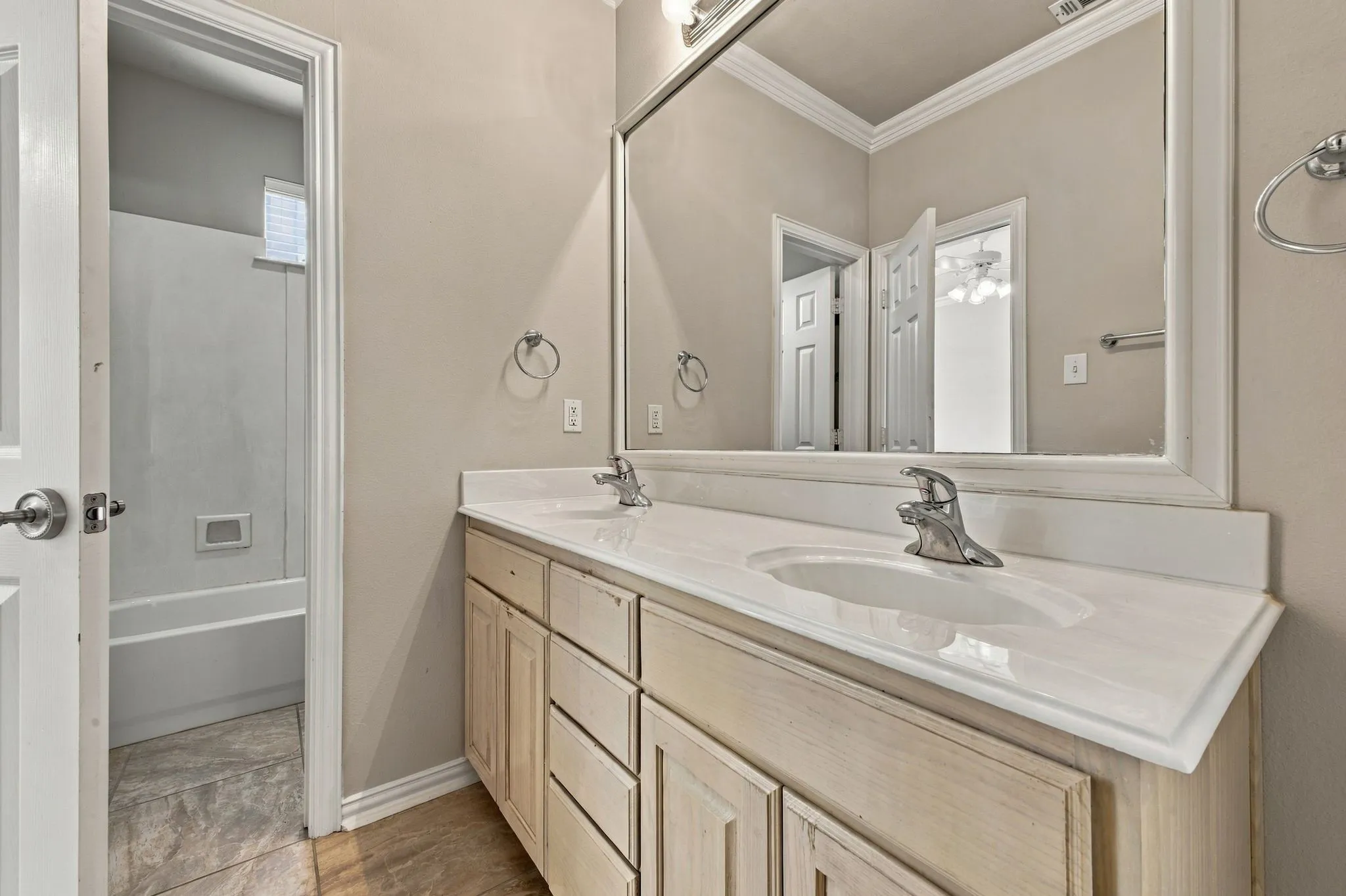 Townhouse For Rent in Dallas County , 2529 Champagne Drive, Irving, Texas 75038, 3 Bedroom, 3 Bathroom, 2 Garage spaces, 1,678 Sqft, built in 2002, mls#21407963, Real Estate Agent in Irving, Homes For Rent in Dallas county, Homes For Rent in Irving, Realtor in Irving Texas, Real Estate Brokerage Independent Realty Texas, Luminita Cordes Realtor