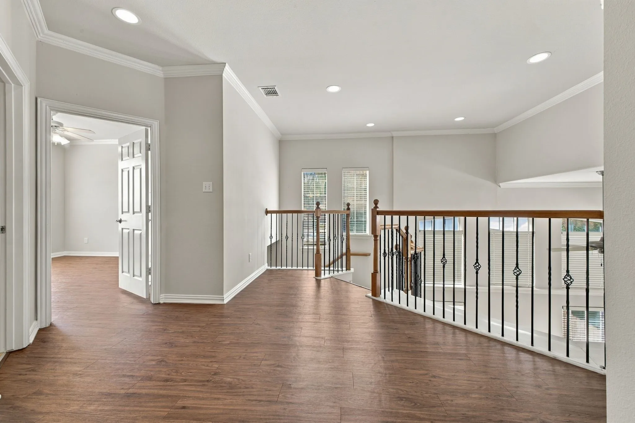 Townhouse For Rent in Dallas County , 2529 Champagne Drive, Irving, Texas 75038, 3 Bedroom, 3 Bathroom, 2 Garage spaces, 1,678 Sqft, built in 2002, mls#21407963, Real Estate Agent in Irving, Homes For Rent in Dallas county, Homes For Rent in Irving, Realtor in Irving Texas, Real Estate Brokerage Independent Realty Texas, Luminita Cordes Realtor