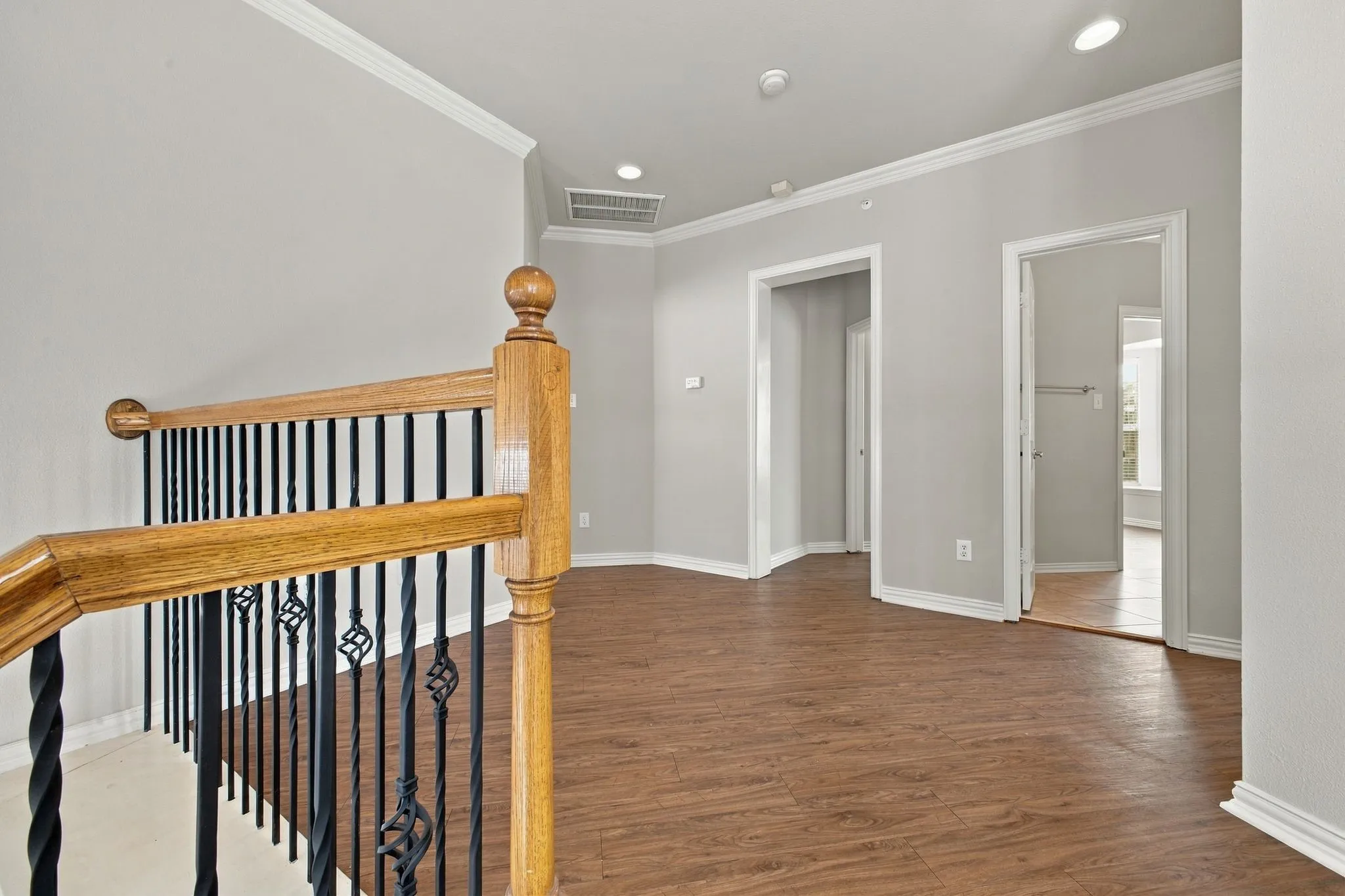 Townhouse For Rent in Dallas County , 2529 Champagne Drive, Irving, Texas 75038, 3 Bedroom, 3 Bathroom, 2 Garage spaces, 1,678 Sqft, built in 2002, mls#21407963, Real Estate Agent in Irving, Homes For Rent in Dallas county, Homes For Rent in Irving, Realtor in Irving Texas, Real Estate Brokerage Independent Realty Texas, Luminita Cordes Realtor