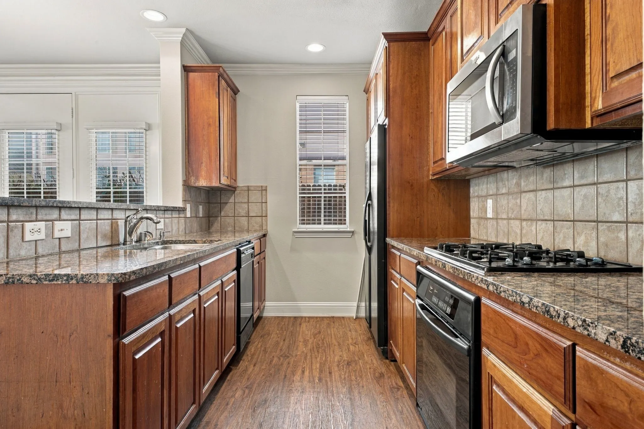 Townhouse For Rent in Dallas County , 2529 Champagne Drive, Irving, Texas 75038, 3 Bedroom, 3 Bathroom, 2 Garage spaces, 1,678 Sqft, built in 2002, mls#21407963, Real Estate Agent in Irving, Homes For Rent in Dallas county, Homes For Rent in Irving, Realtor in Irving Texas, Real Estate Brokerage Independent Realty Texas, Luminita Cordes Realtor