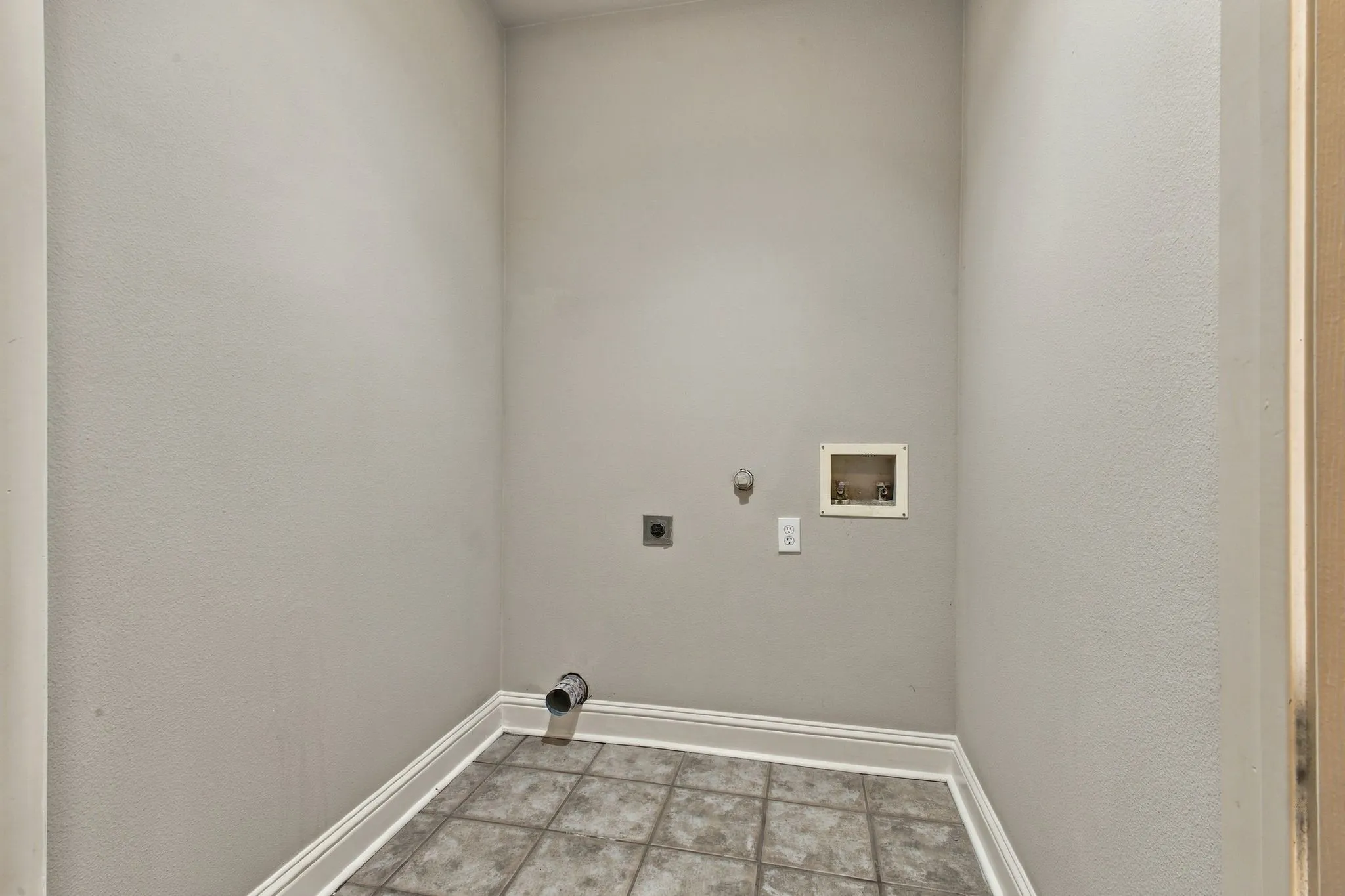 Townhouse For Rent in Dallas County , 2529 Champagne Drive, Irving, Texas 75038, 3 Bedroom, 3 Bathroom, 2 Garage spaces, 1,678 Sqft, built in 2002, mls#21407963, Real Estate Agent in Irving, Homes For Rent in Dallas county, Homes For Rent in Irving, Realtor in Irving Texas, Real Estate Brokerage Independent Realty Texas, Luminita Cordes Realtor