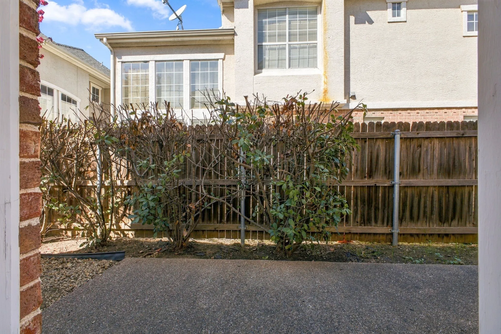 Townhouse For Rent in Dallas County , 2529 Champagne Drive, Irving, Texas 75038, 3 Bedroom, 3 Bathroom, 2 Garage spaces, 1,678 Sqft, built in 2002, mls#21407963, Real Estate Agent in Irving, Homes For Rent in Dallas county, Homes For Rent in Irving, Realtor in Irving Texas, Real Estate Brokerage Independent Realty Texas, Luminita Cordes Realtor