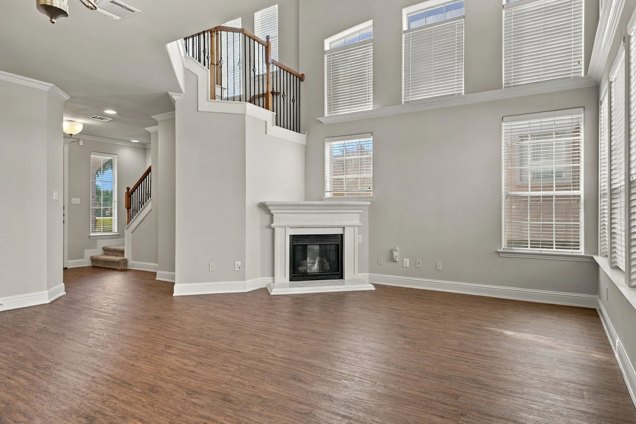Townhouse For Rent in Dallas County , 2529 Champagne Drive, Irving, Texas 75038, 3 Bedroom, 3 Bathroom, 2 Garage spaces, 1,678 Sqft, built in 2002, mls#21407963, Real Estate Agent in Irving, Homes For Rent in Dallas county, Homes For Rent in Irving, Realtor in Irving Texas, Real Estate Brokerage Independent Realty Texas, Luminita Cordes Realtor