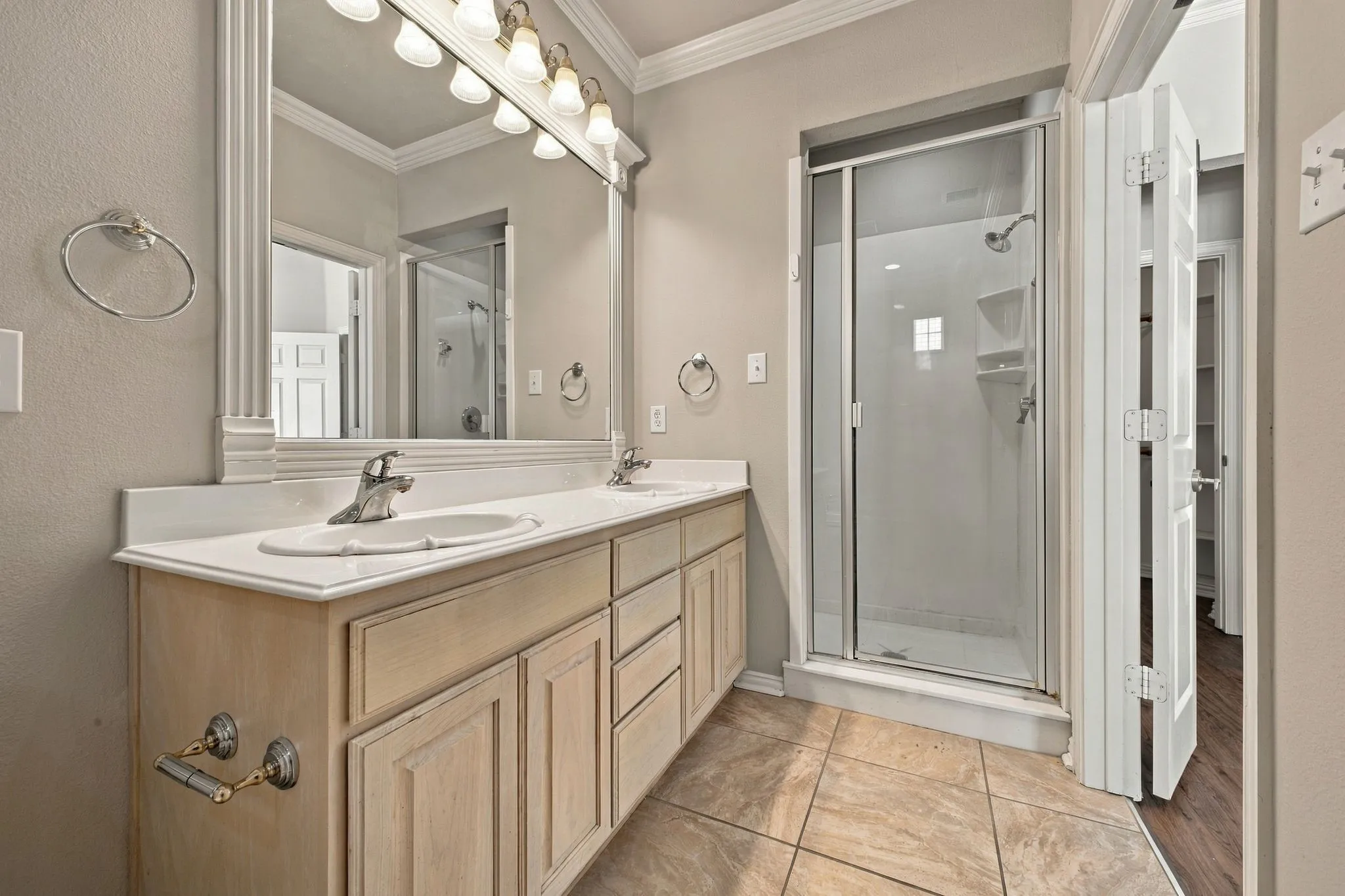 Townhouse For Rent in Dallas County , 2529 Champagne Drive, Irving, Texas 75038, 3 Bedroom, 3 Bathroom, 2 Garage spaces, 1,678 Sqft, built in 2002, mls#21407963, Real Estate Agent in Irving, Homes For Rent in Dallas county, Homes For Rent in Irving, Realtor in Irving Texas, Real Estate Brokerage Independent Realty Texas, Luminita Cordes Realtor