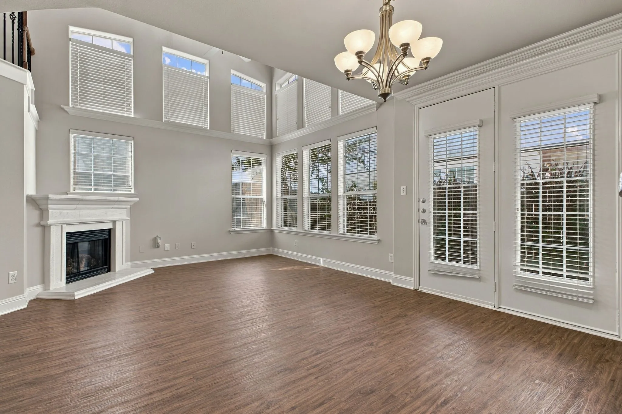 Townhouse For Rent in Dallas County , 2529 Champagne Drive, Irving, Texas 75038, 3 Bedroom, 3 Bathroom, 2 Garage spaces, 1,678 Sqft, built in 2002, mls#21407963, Real Estate Agent in Irving, Homes For Rent in Dallas county, Homes For Rent in Irving, Realtor in Irving Texas, Real Estate Brokerage Independent Realty Texas, Luminita Cordes Realtor
