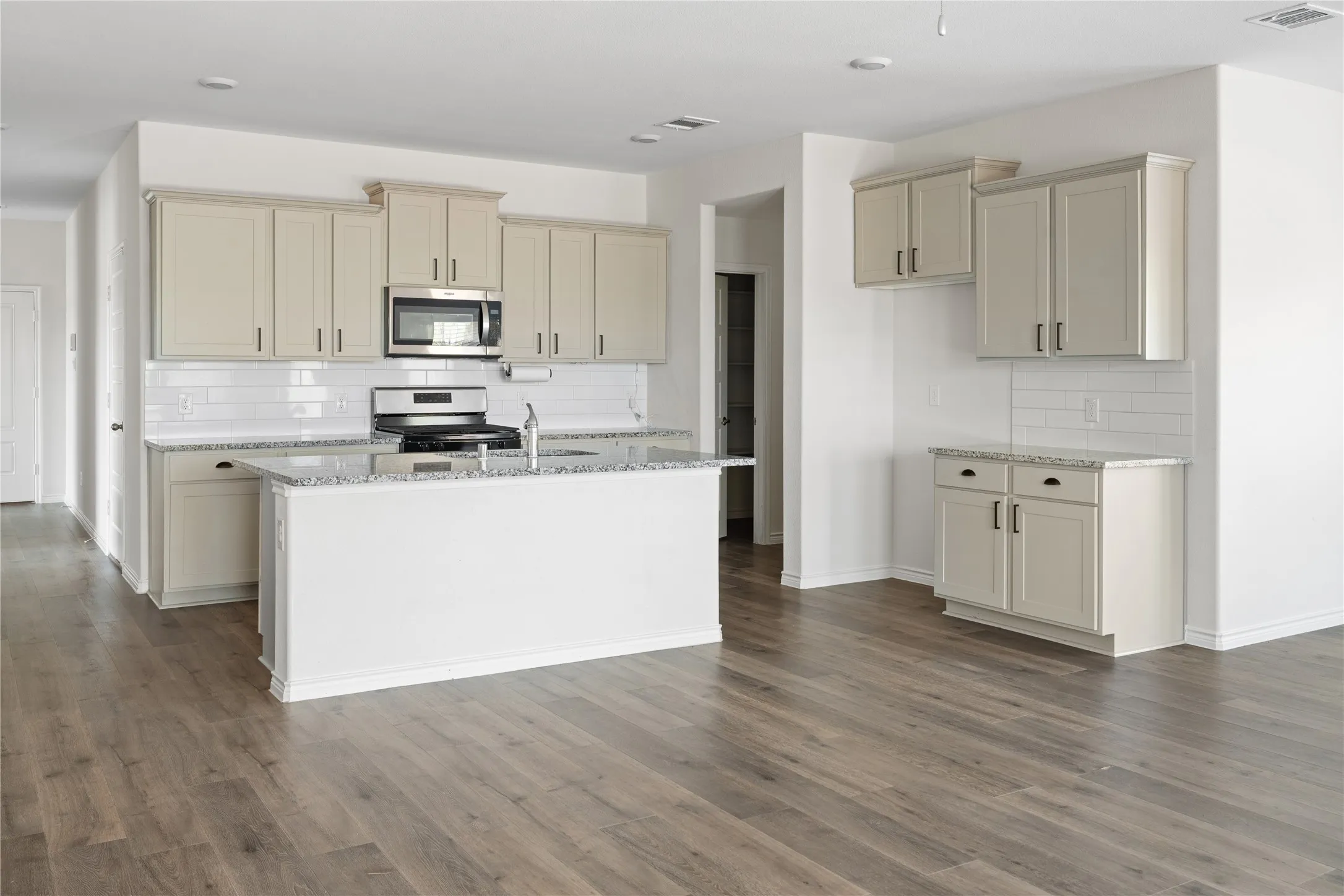 Single Family Residence For Sale in Collin County , 830 Creekview Lane, Lavon, Texas 75166, 4 Bedroom, 2 Bathroom, 2 Garage spaces, 1,861 Sqft, built in 2023, mls#21396899, Real Estate Agent in Lavon, Homes For Sale in Collin county, Homes For Sale in Lavon, Realtor in Lavon Texas, Real Estate Brokerage Independent Realty Texas, Luminita Cordes Realtor