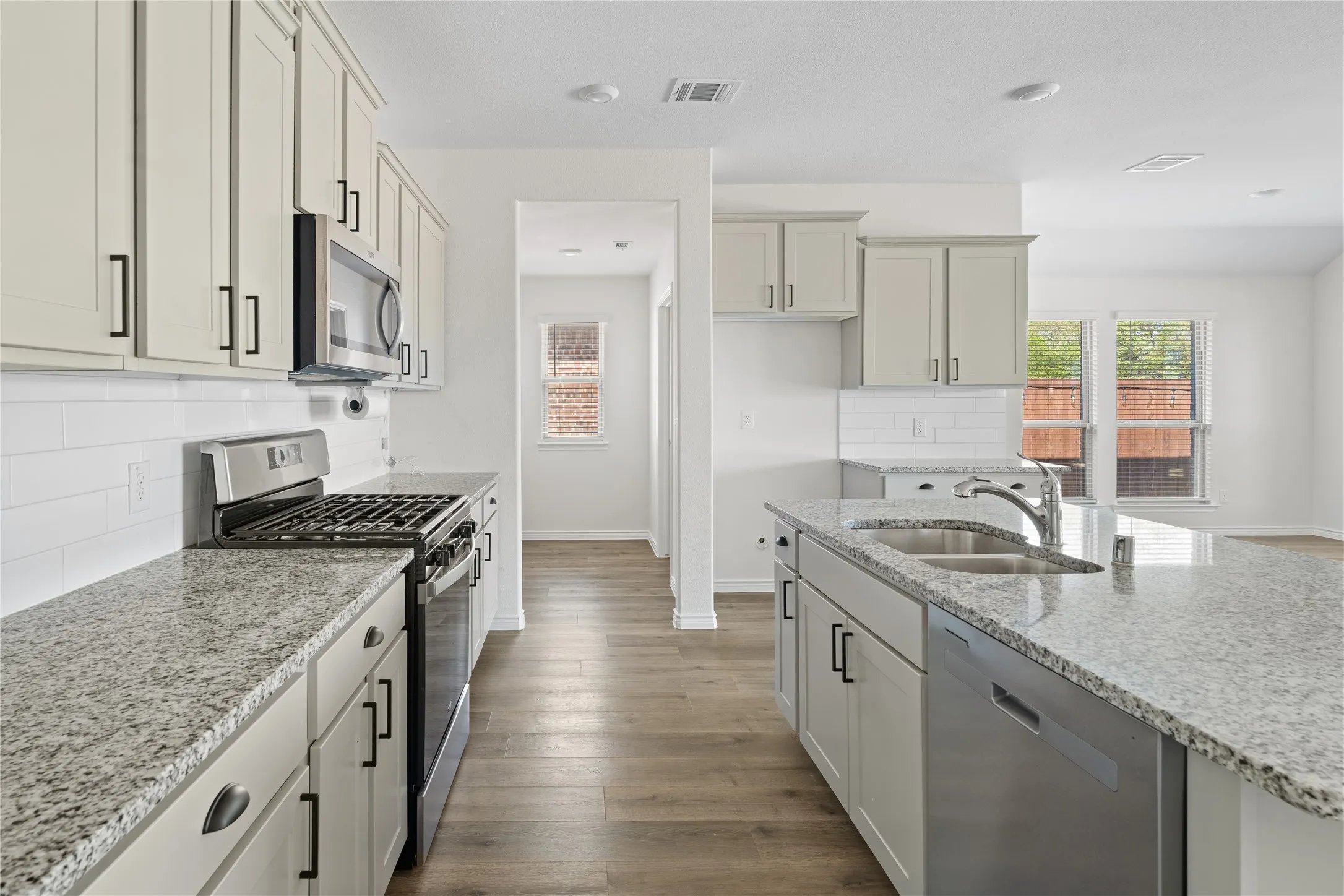 Single Family Residence For Sale in Collin County , 830 Creekview Lane, Lavon, Texas 75166, 4 Bedroom, 2 Bathroom, 2 Garage spaces, 1,861 Sqft, built in 2023, mls#21396899, Real Estate Agent in Lavon, Homes For Sale in Collin county, Homes For Sale in Lavon, Realtor in Lavon Texas, Real Estate Brokerage Independent Realty Texas, Luminita Cordes Realtor