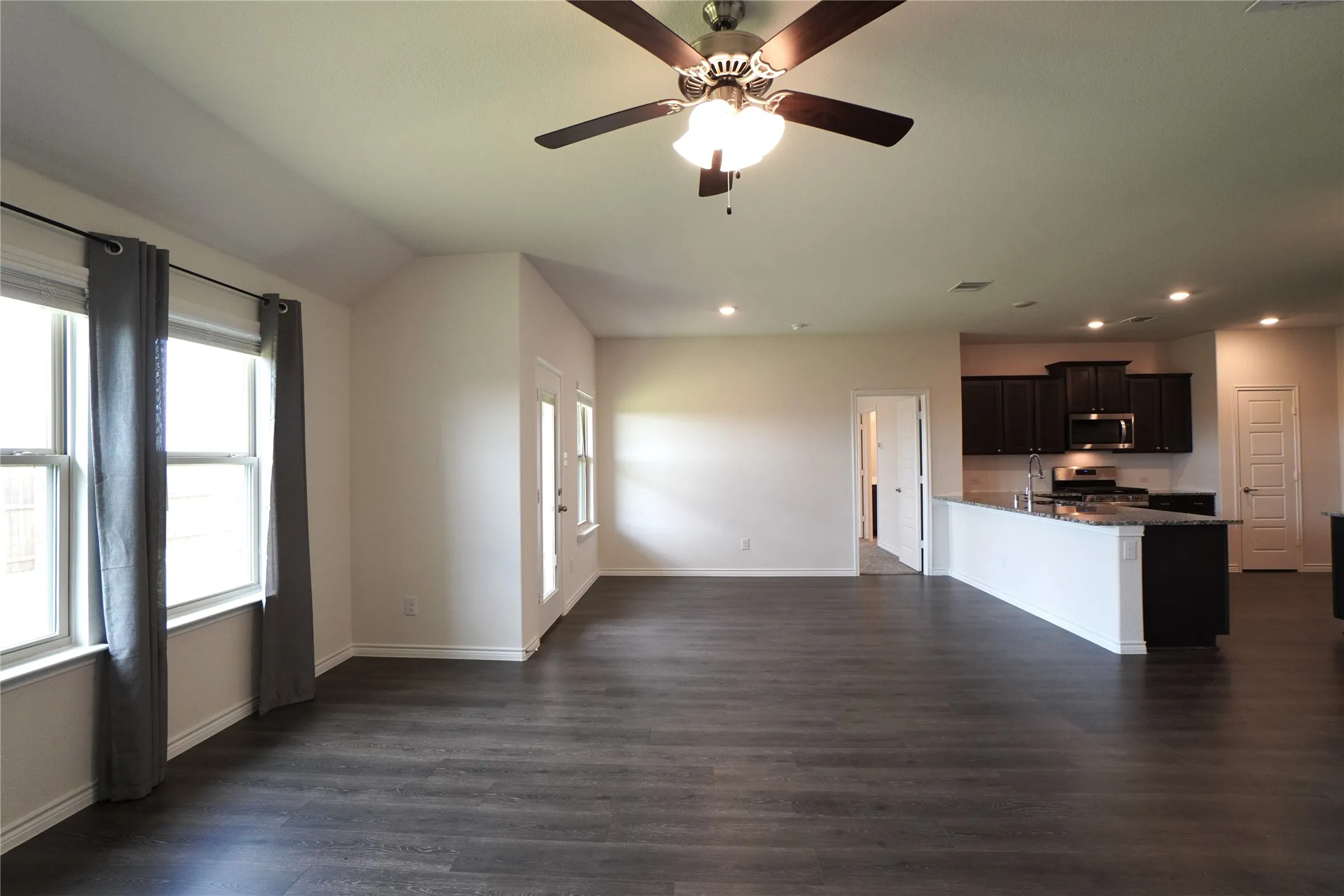 Single Family Residence For Rent in Rockwall County , 476 Declaration Way, Fate, Texas 75189, 4 Bedroom, 2 Bathroom, 2 Garage spaces, 1,848 Sqft, built in 2021, mls#21407073, Real Estate Agent in Fate, Homes For Rent in Rockwall county, Homes For Rent in Fate, Realtor in Fate Texas, Real Estate Brokerage Independent Realty Texas, Luminita Cordes Realtor
