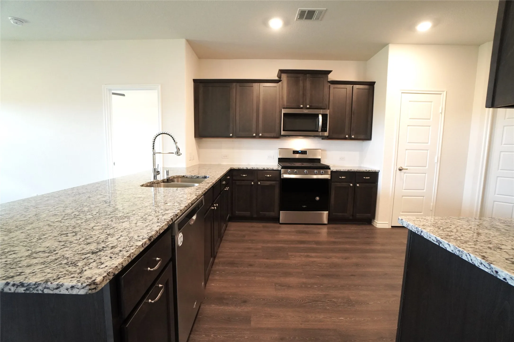 Single Family Residence For Rent in Rockwall County , 476 Declaration Way, Fate, Texas 75189, 4 Bedroom, 2 Bathroom, 2 Garage spaces, 1,848 Sqft, built in 2021, mls#21407073, Real Estate Agent in Fate, Homes For Rent in Rockwall county, Homes For Rent in Fate, Realtor in Fate Texas, Real Estate Brokerage Independent Realty Texas, Luminita Cordes Realtor