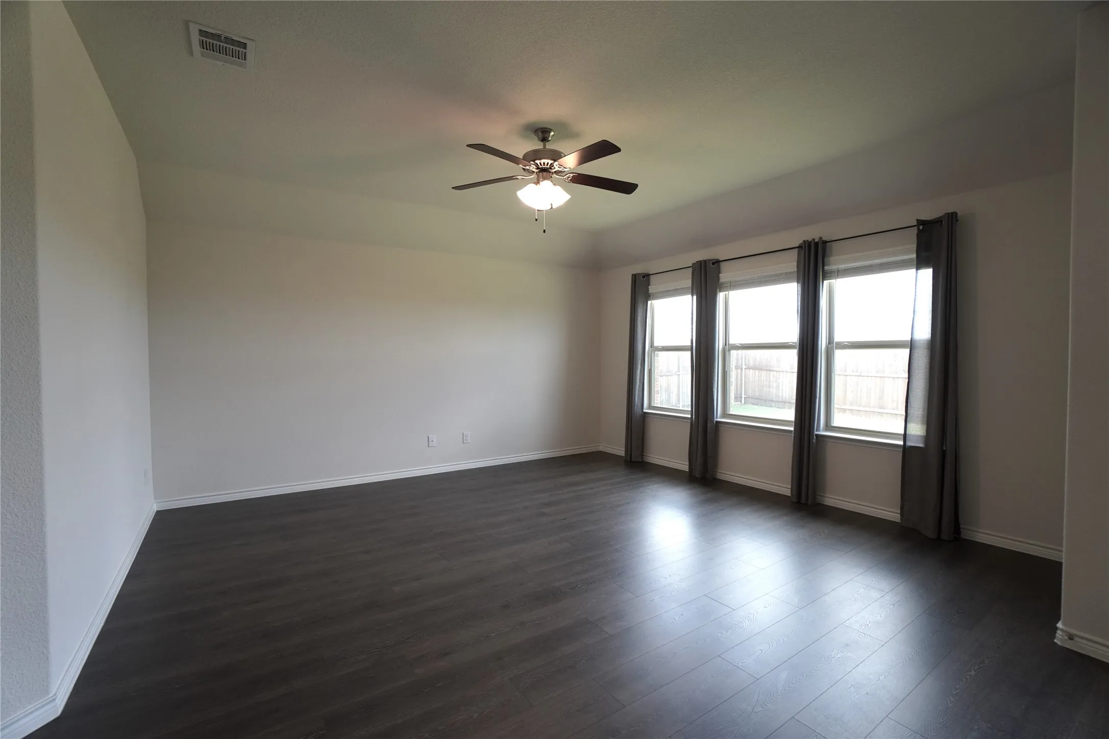 Single Family Residence For Rent in Rockwall County , 476 Declaration Way, Fate, Texas 75189, 4 Bedroom, 2 Bathroom, 2 Garage spaces, 1,848 Sqft, built in 2021, mls#21407073, Real Estate Agent in Fate, Homes For Rent in Rockwall county, Homes For Rent in Fate, Realtor in Fate Texas, Real Estate Brokerage Independent Realty Texas, Luminita Cordes Realtor