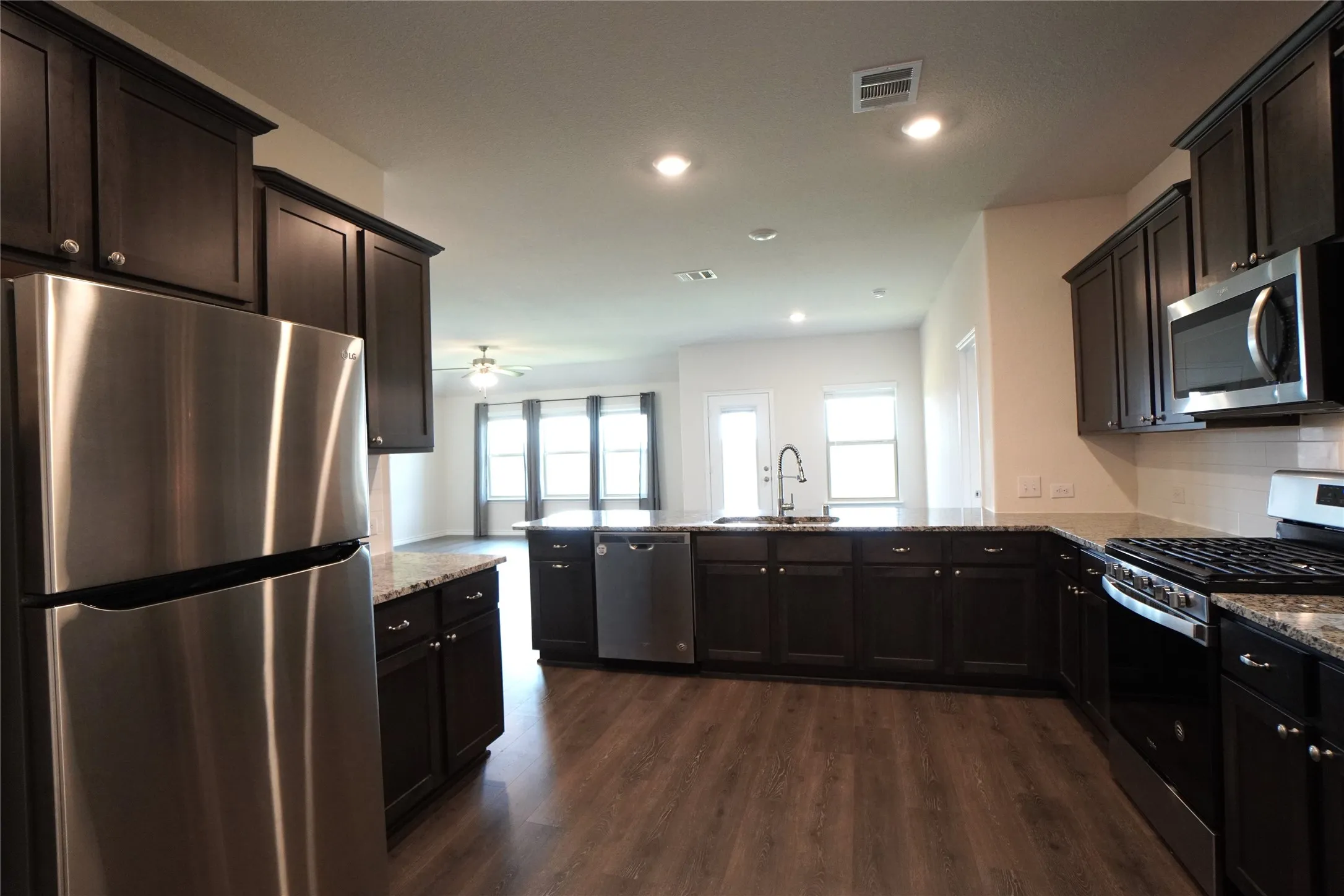 Single Family Residence For Rent in Rockwall County , 476 Declaration Way, Fate, Texas 75189, 4 Bedroom, 2 Bathroom, 2 Garage spaces, 1,848 Sqft, built in 2021, mls#21407073, Real Estate Agent in Fate, Homes For Rent in Rockwall county, Homes For Rent in Fate, Realtor in Fate Texas, Real Estate Brokerage Independent Realty Texas, Luminita Cordes Realtor
