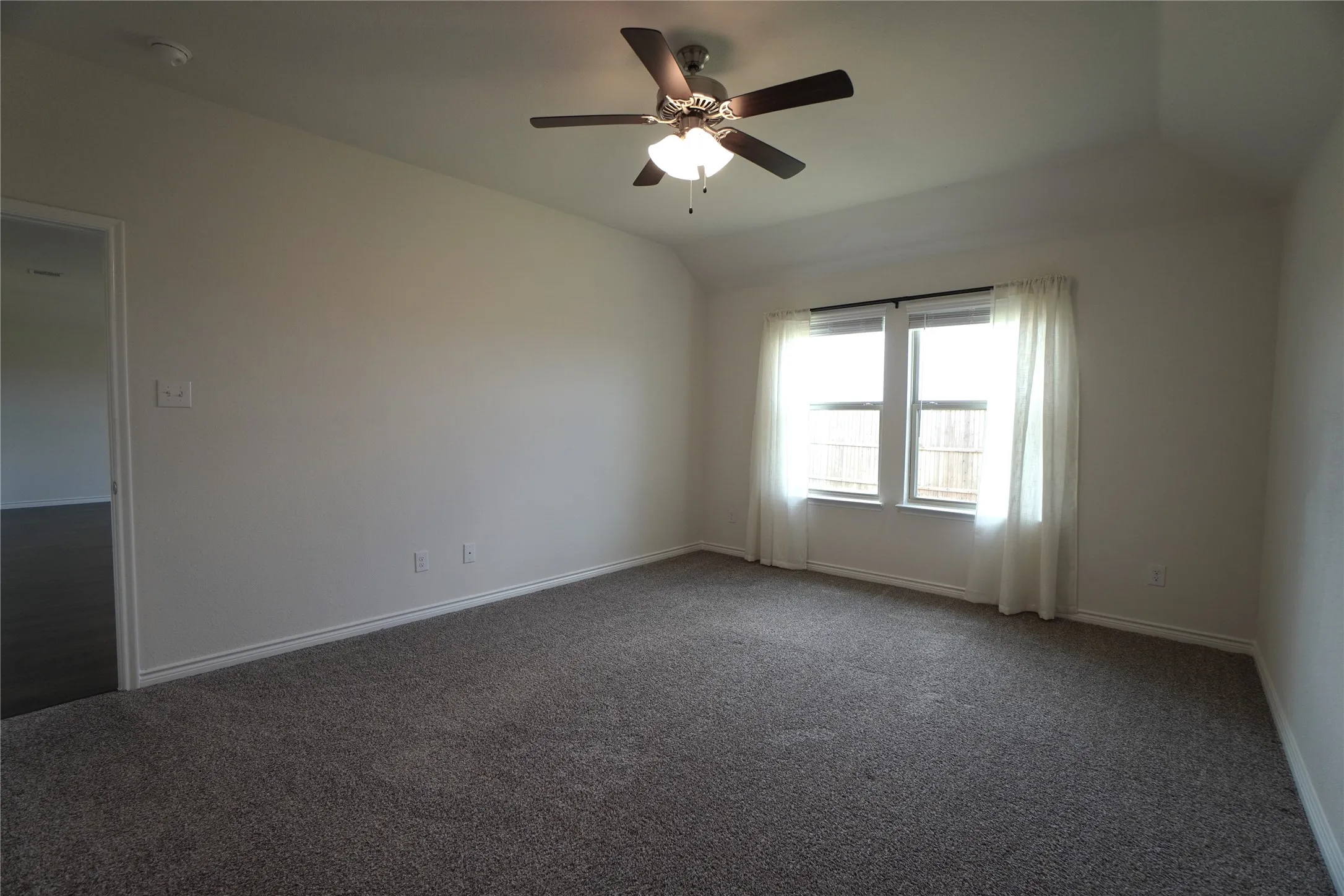 Single Family Residence For Rent in Rockwall County , 476 Declaration Way, Fate, Texas 75189, 4 Bedroom, 2 Bathroom, 2 Garage spaces, 1,848 Sqft, built in 2021, mls#21407073, Real Estate Agent in Fate, Homes For Rent in Rockwall county, Homes For Rent in Fate, Realtor in Fate Texas, Real Estate Brokerage Independent Realty Texas, Luminita Cordes Realtor