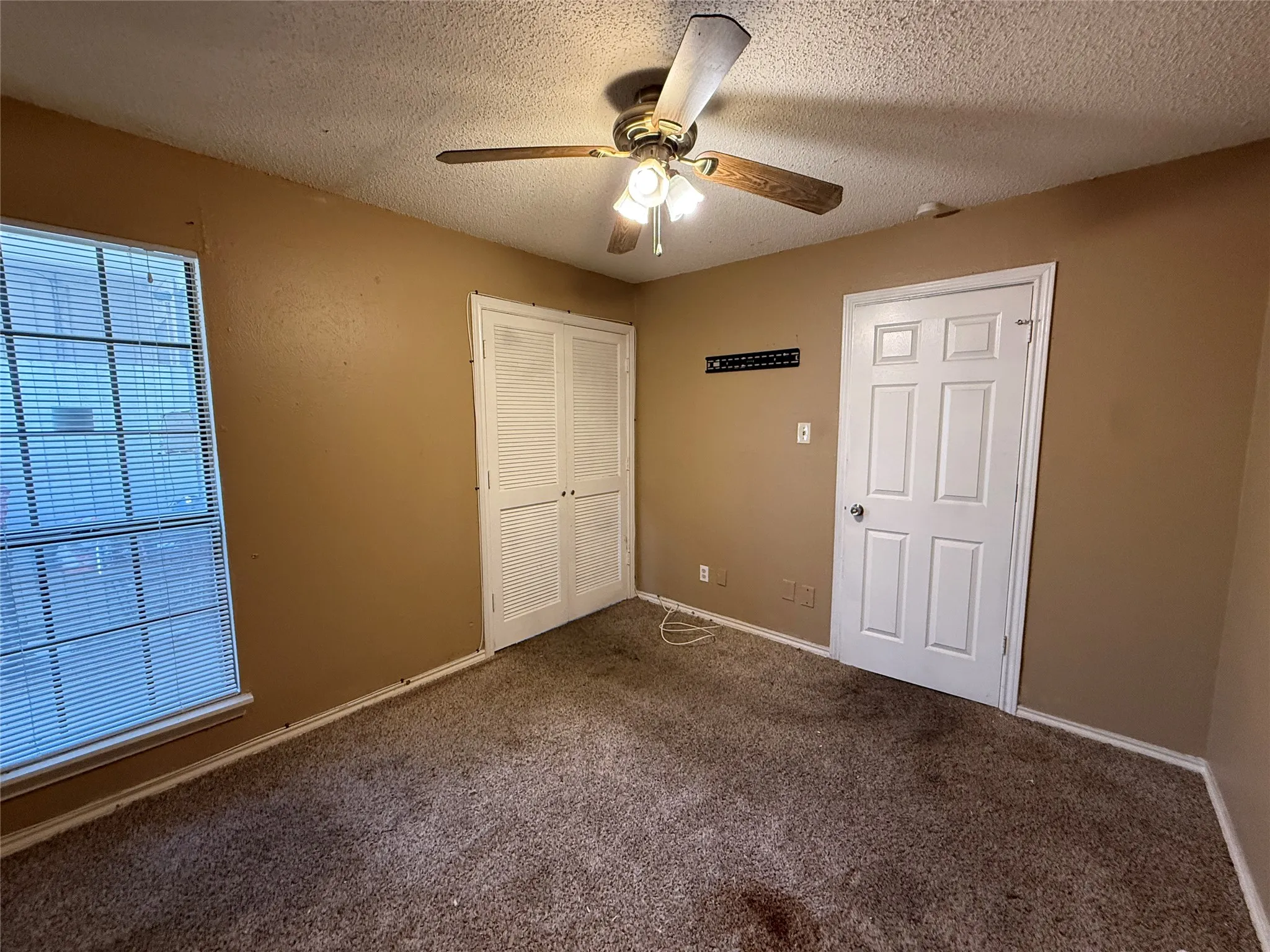 Townhouse For Sale in Dallas County , 8837 Saint Thomas Circle, Dallas, Texas 75228, 3 Bedroom, 2 Bathroom, 2 Garage spaces, 1,335 Sqft, built in 1982, mls#21407976, Real Estate Agent in Dallas, Homes For Sale in Dallas county, Homes For Sale in Dallas, Realtor in Dallas Texas, Real Estate Brokerage Independent Realty Texas, Luminita Cordes Realtor