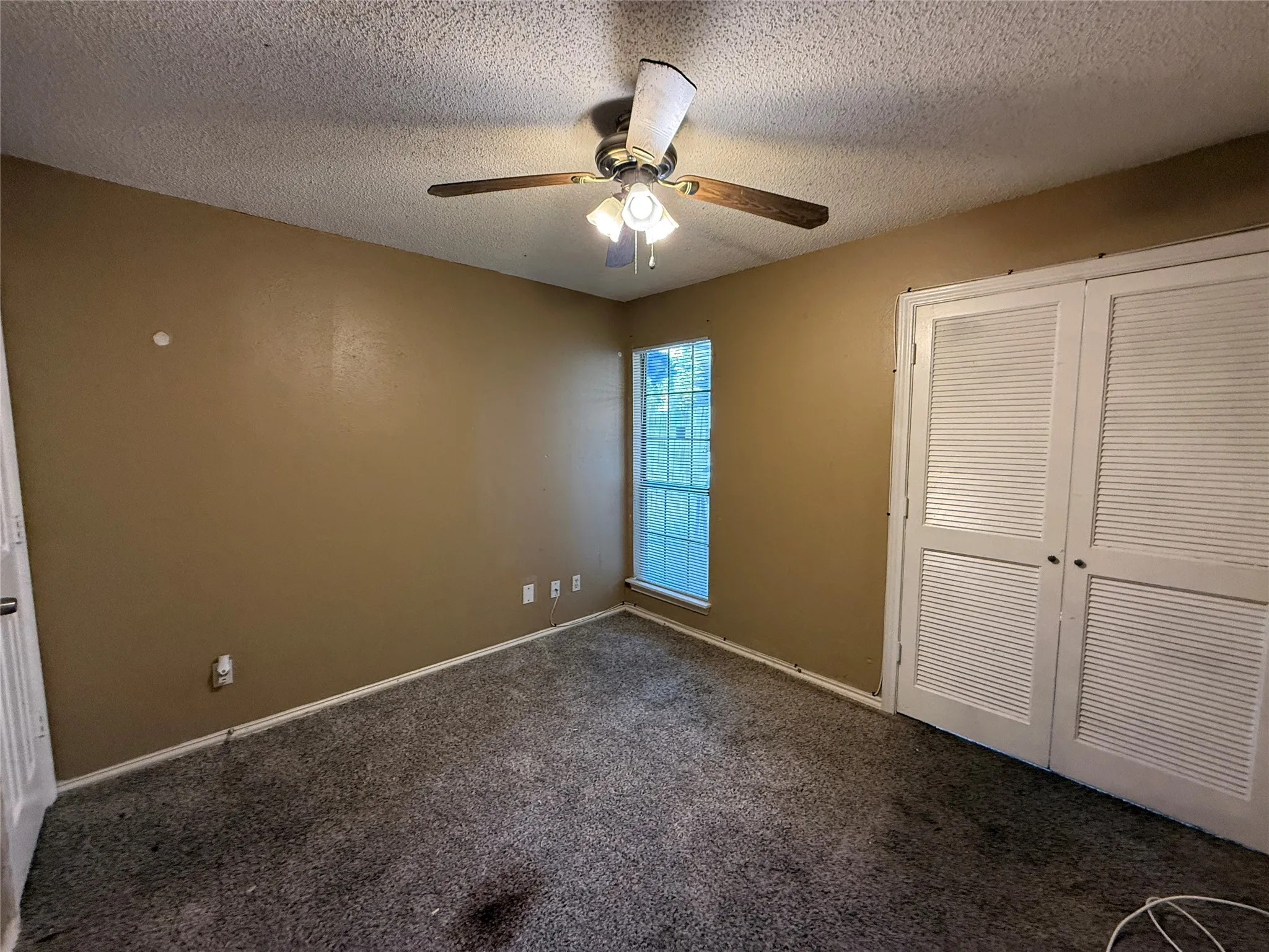 Townhouse For Sale in Dallas County , 8837 Saint Thomas Circle, Dallas, Texas 75228, 3 Bedroom, 2 Bathroom, 2 Garage spaces, 1,335 Sqft, built in 1982, mls#21407976, Real Estate Agent in Dallas, Homes For Sale in Dallas county, Homes For Sale in Dallas, Realtor in Dallas Texas, Real Estate Brokerage Independent Realty Texas, Luminita Cordes Realtor