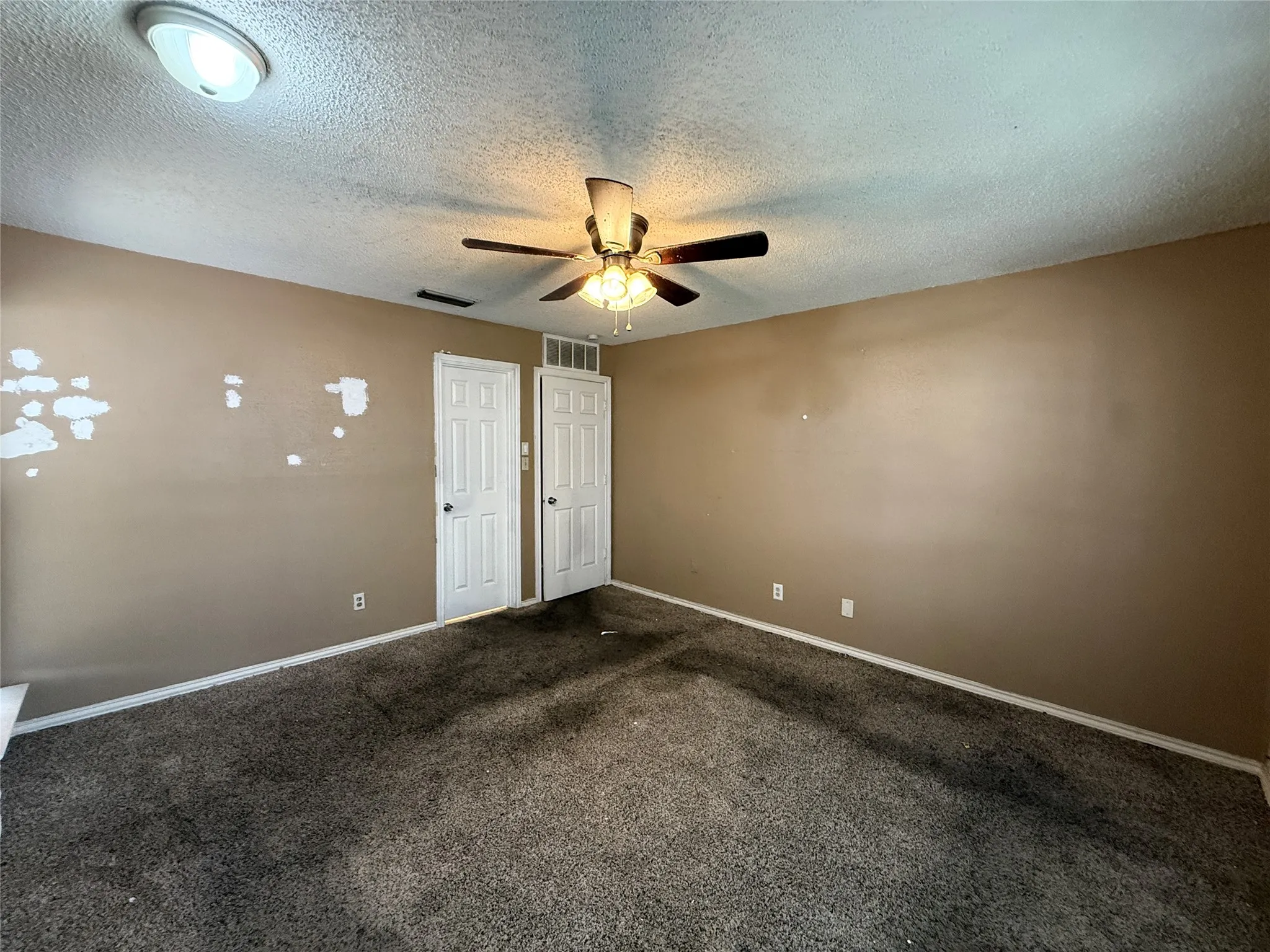 Townhouse For Sale in Dallas County , 8837 Saint Thomas Circle, Dallas, Texas 75228, 3 Bedroom, 2 Bathroom, 2 Garage spaces, 1,335 Sqft, built in 1982, mls#21407976, Real Estate Agent in Dallas, Homes For Sale in Dallas county, Homes For Sale in Dallas, Realtor in Dallas Texas, Real Estate Brokerage Independent Realty Texas, Luminita Cordes Realtor