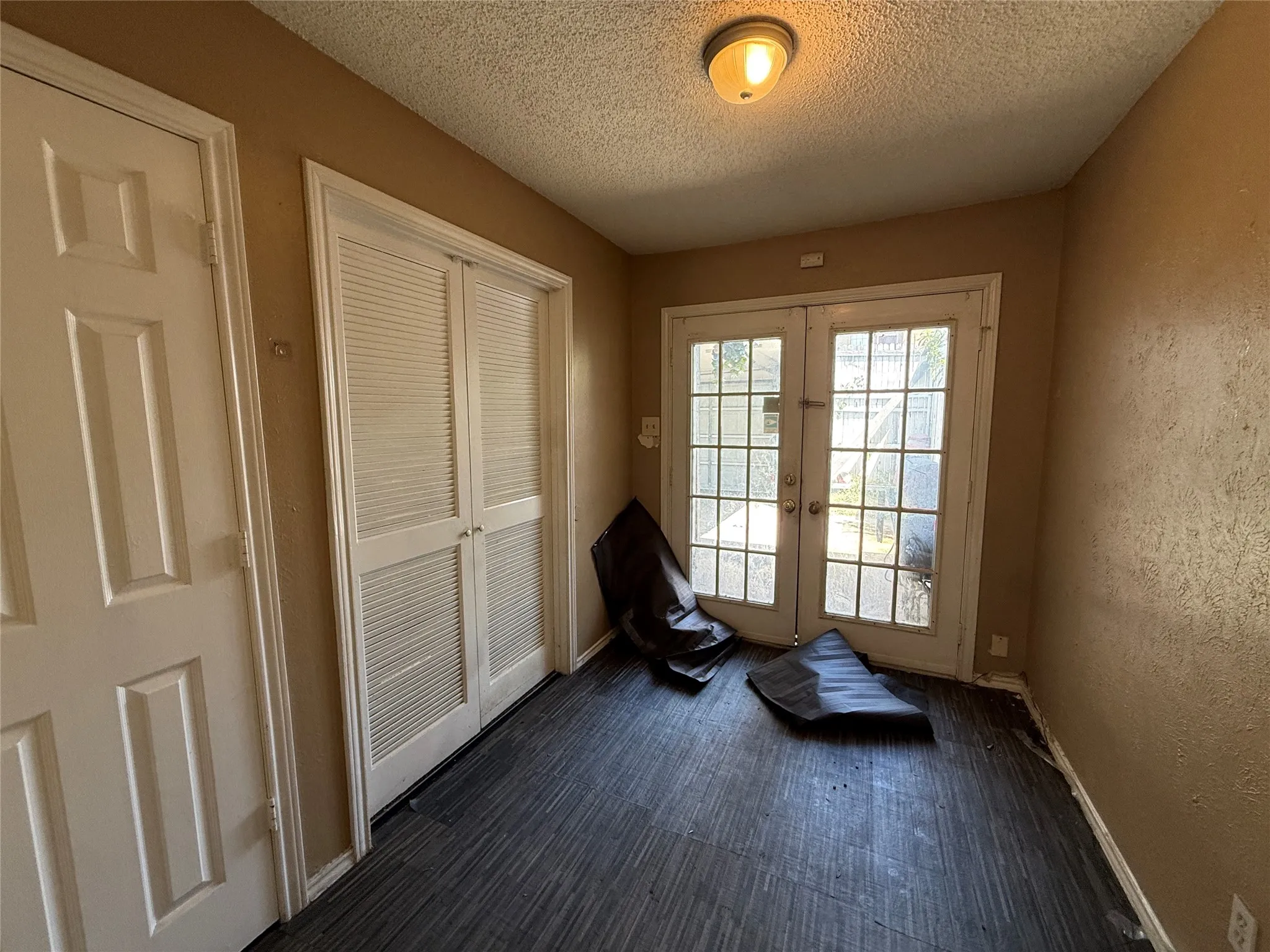 Townhouse For Sale in Dallas County , 8837 Saint Thomas Circle, Dallas, Texas 75228, 3 Bedroom, 2 Bathroom, 2 Garage spaces, 1,335 Sqft, built in 1982, mls#21407976, Real Estate Agent in Dallas, Homes For Sale in Dallas county, Homes For Sale in Dallas, Realtor in Dallas Texas, Real Estate Brokerage Independent Realty Texas, Luminita Cordes Realtor