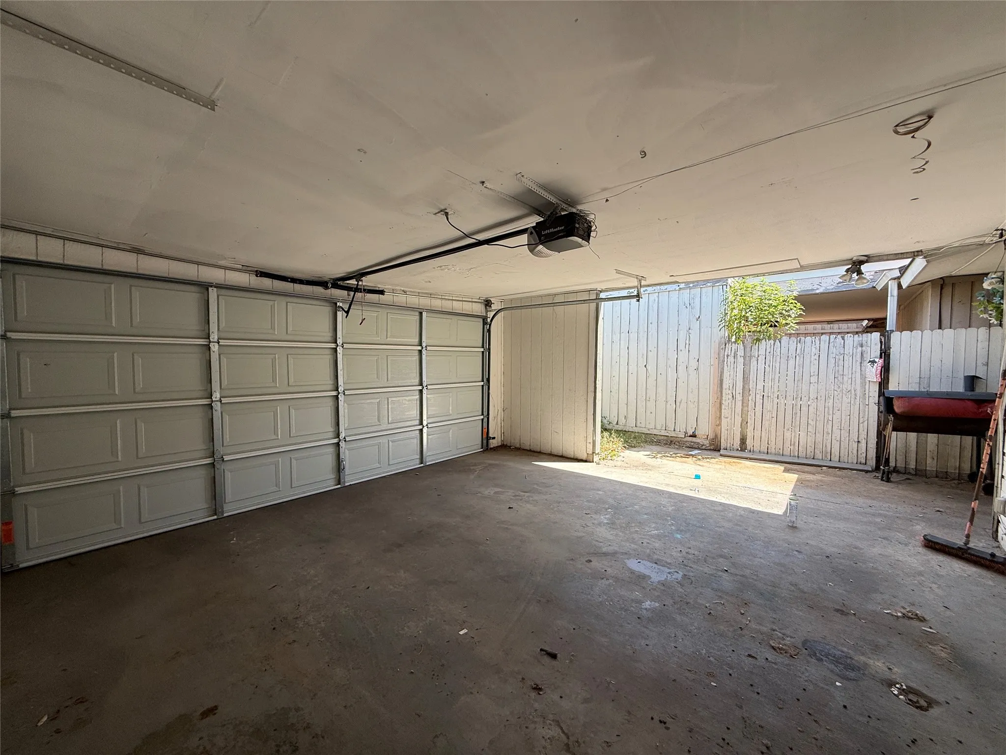 Townhouse For Sale in Dallas County , 8837 Saint Thomas Circle, Dallas, Texas 75228, 3 Bedroom, 2 Bathroom, 2 Garage spaces, 1,335 Sqft, built in 1982, mls#21407976, Real Estate Agent in Dallas, Homes For Sale in Dallas county, Homes For Sale in Dallas, Realtor in Dallas Texas, Real Estate Brokerage Independent Realty Texas, Luminita Cordes Realtor