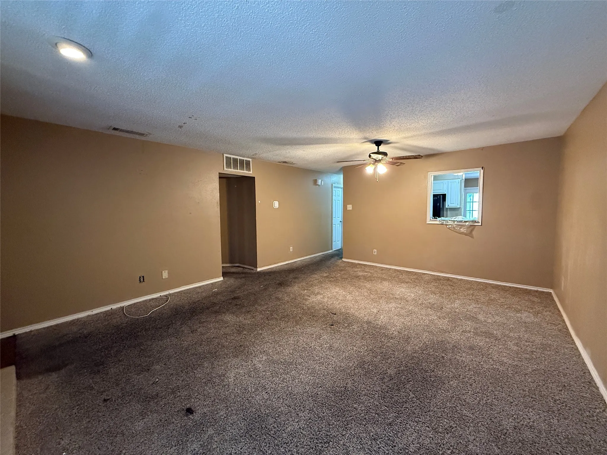 Townhouse For Sale in Dallas County , 8837 Saint Thomas Circle, Dallas, Texas 75228, 3 Bedroom, 2 Bathroom, 2 Garage spaces, 1,335 Sqft, built in 1982, mls#21407976, Real Estate Agent in Dallas, Homes For Sale in Dallas county, Homes For Sale in Dallas, Realtor in Dallas Texas, Real Estate Brokerage Independent Realty Texas, Luminita Cordes Realtor