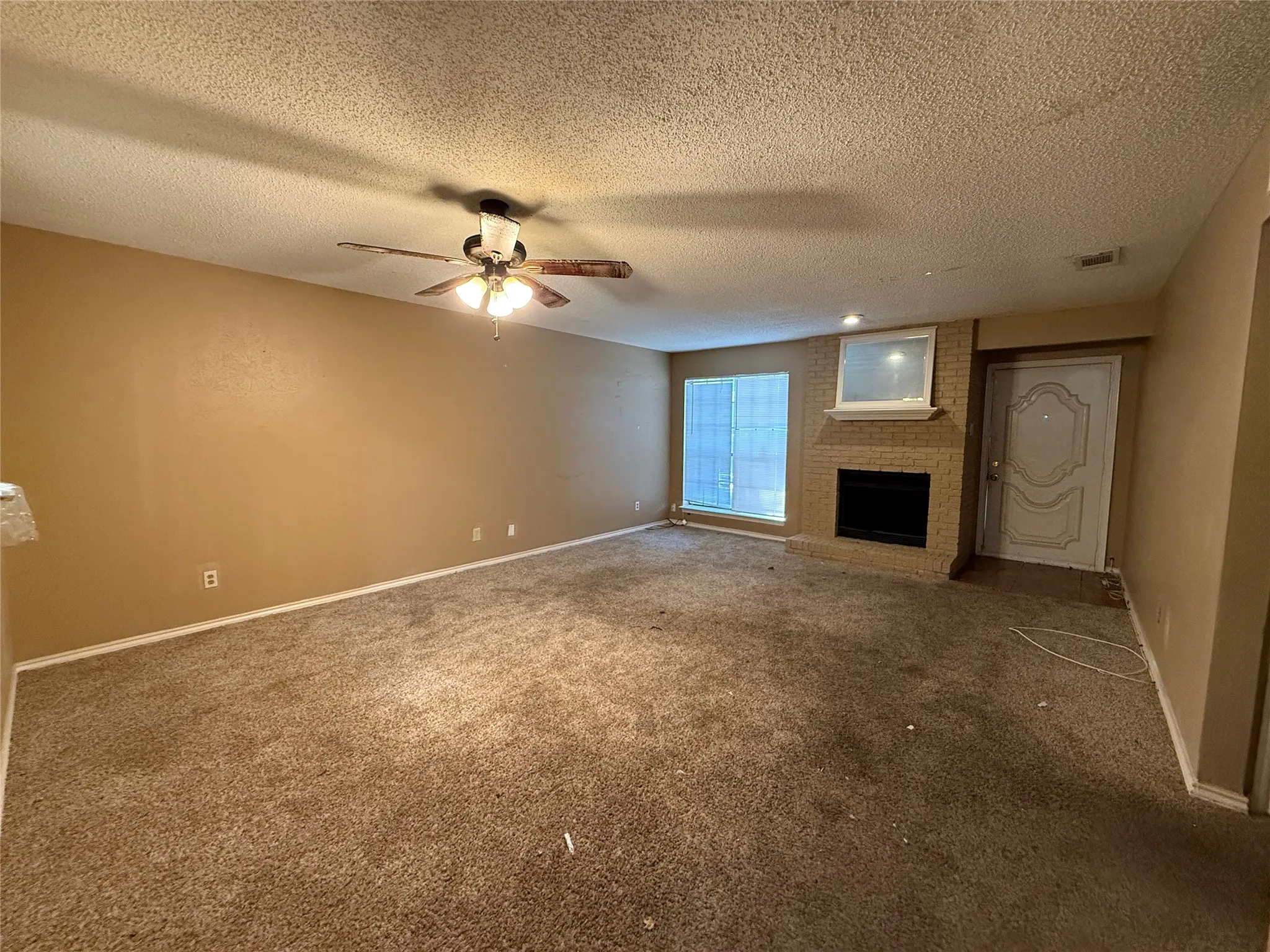 Townhouse For Sale in Dallas County , 8837 Saint Thomas Circle, Dallas, Texas 75228, 3 Bedroom, 2 Bathroom, 2 Garage spaces, 1,335 Sqft, built in 1982, mls#21407976, Real Estate Agent in Dallas, Homes For Sale in Dallas county, Homes For Sale in Dallas, Realtor in Dallas Texas, Real Estate Brokerage Independent Realty Texas, Luminita Cordes Realtor