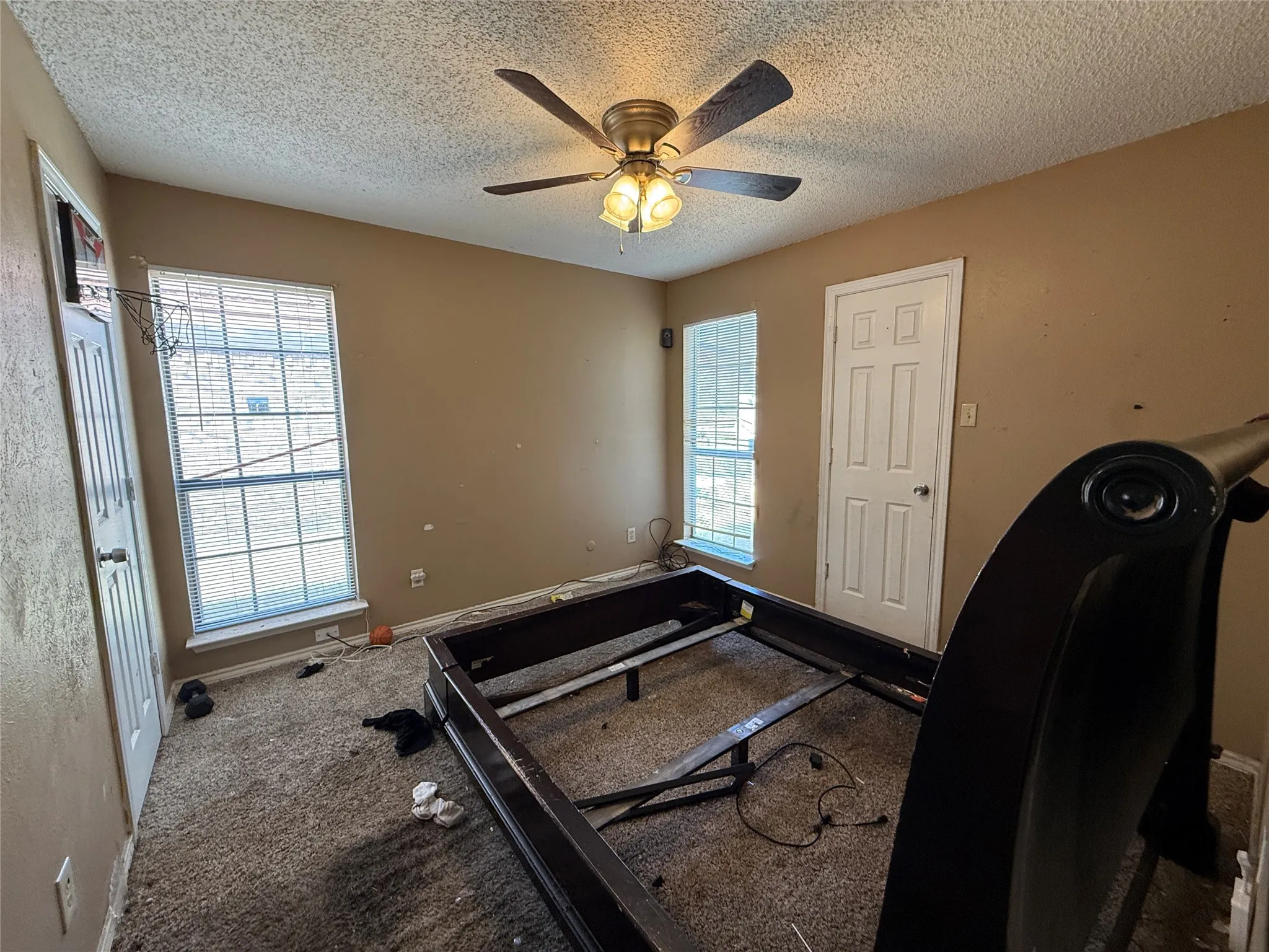 Townhouse For Sale in Dallas County , 8837 Saint Thomas Circle, Dallas, Texas 75228, 3 Bedroom, 2 Bathroom, 2 Garage spaces, 1,335 Sqft, built in 1982, mls#21407976, Real Estate Agent in Dallas, Homes For Sale in Dallas county, Homes For Sale in Dallas, Realtor in Dallas Texas, Real Estate Brokerage Independent Realty Texas, Luminita Cordes Realtor