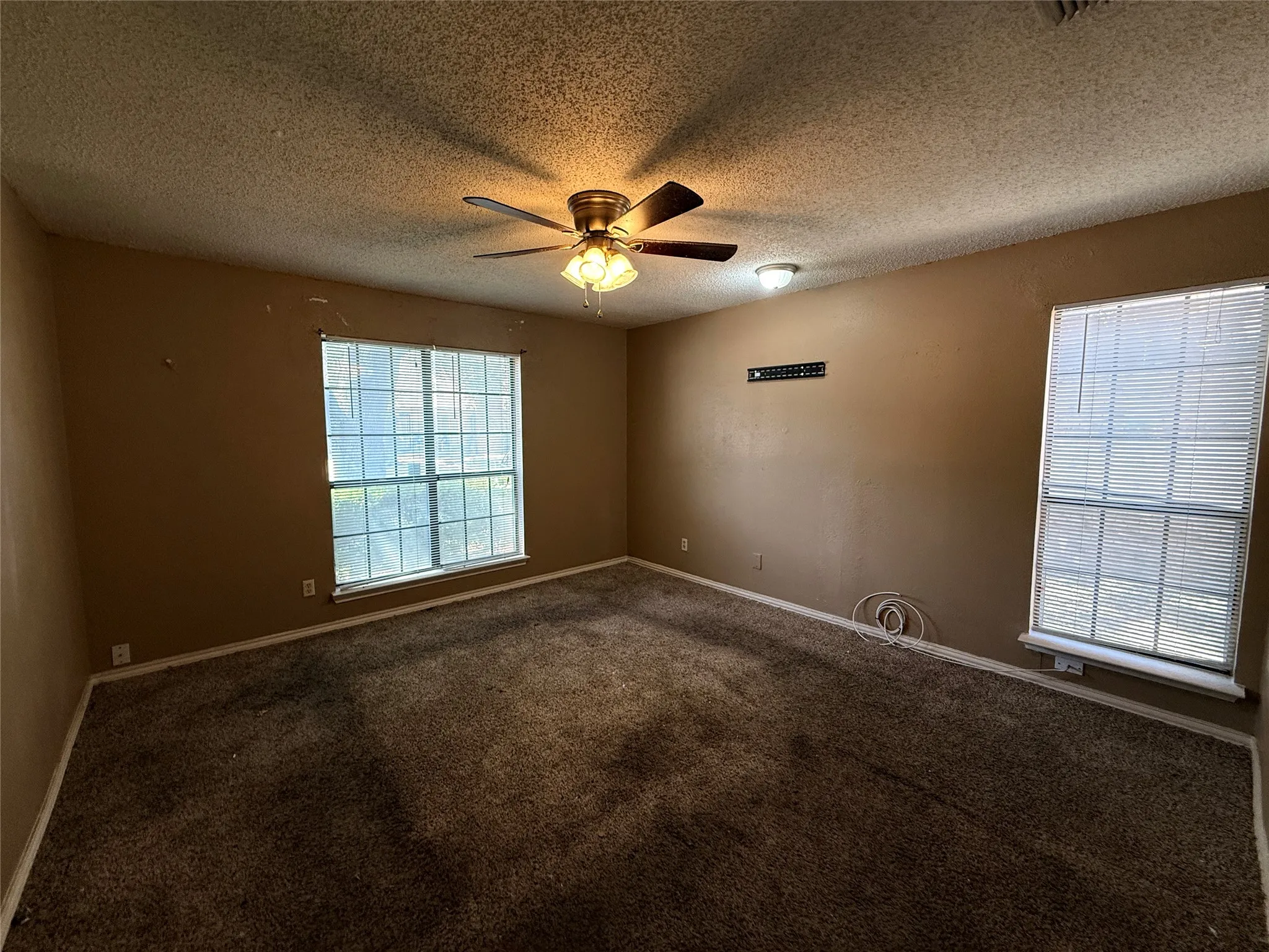 Townhouse For Sale in Dallas County , 8837 Saint Thomas Circle, Dallas, Texas 75228, 3 Bedroom, 2 Bathroom, 2 Garage spaces, 1,335 Sqft, built in 1982, mls#21407976, Real Estate Agent in Dallas, Homes For Sale in Dallas county, Homes For Sale in Dallas, Realtor in Dallas Texas, Real Estate Brokerage Independent Realty Texas, Luminita Cordes Realtor