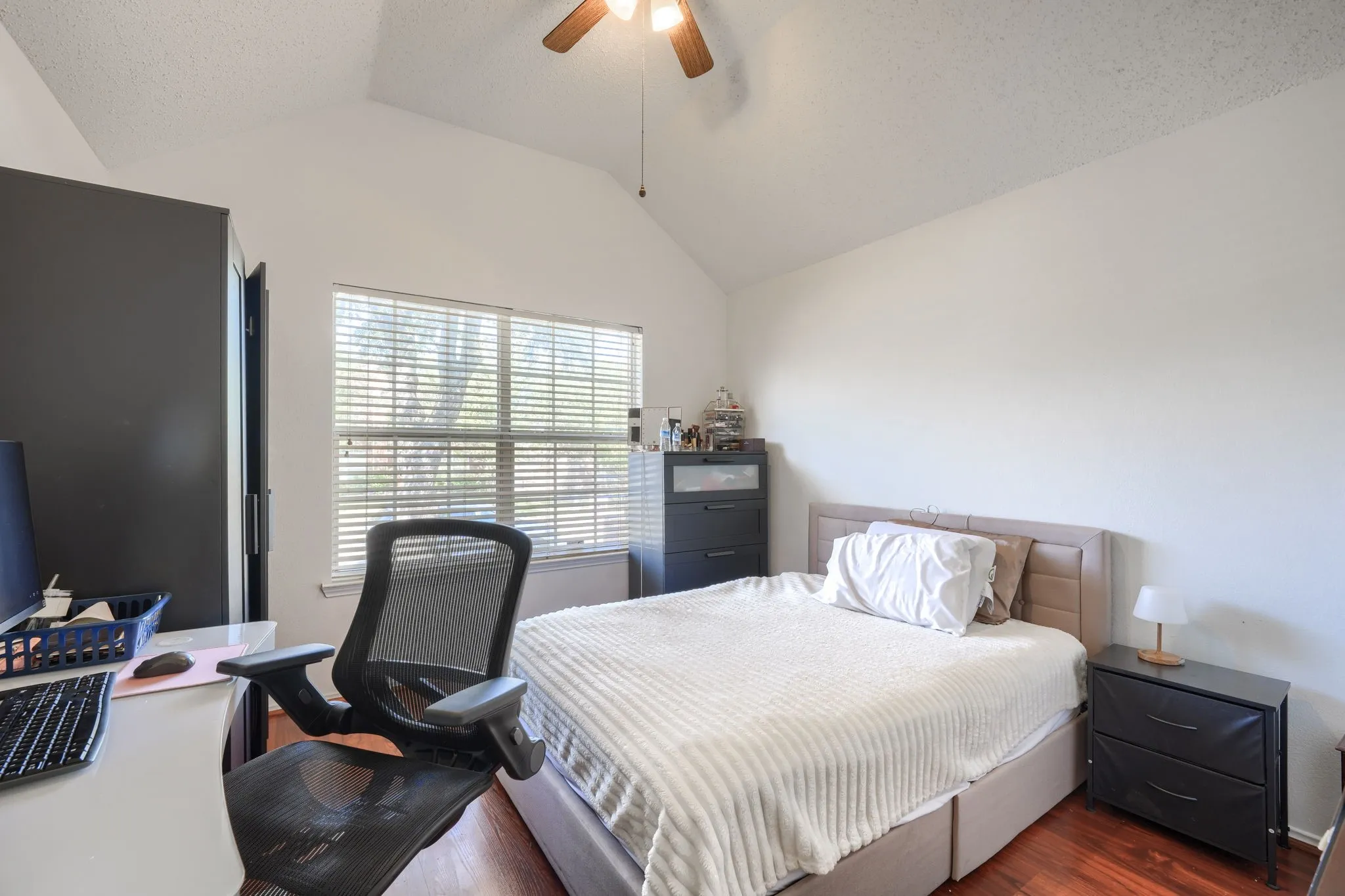 Single Family Residence For Sale in Dallas County , 5402 Onset Bay Drive, Rowlett, Texas 75089, 4 Bedroom, 2 Bathroom, 2 Garage spaces, 2,255 Sqft, built in 2001, mls#21407375, Real Estate Agent in Rowlett, Homes For Sale in Dallas county, Homes For Sale in Rowlett, Realtor in Rowlett Texas, Real Estate Brokerage Independent Realty Texas, Luminita Cordes Realtor