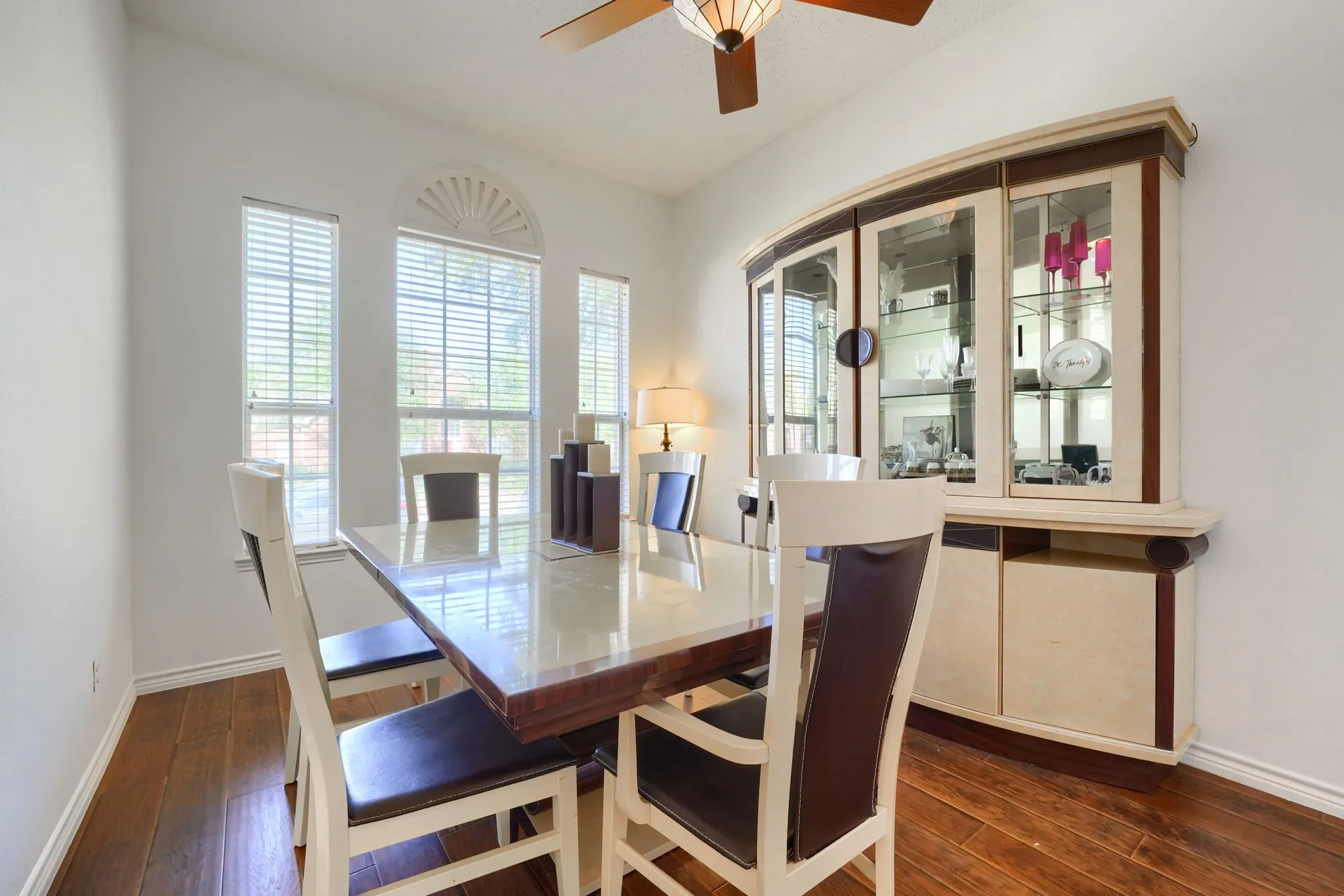 Single Family Residence For Sale in Dallas County , 5402 Onset Bay Drive, Rowlett, Texas 75089, 4 Bedroom, 2 Bathroom, 2 Garage spaces, 2,255 Sqft, built in 2001, mls#21407375, Real Estate Agent in Rowlett, Homes For Sale in Dallas county, Homes For Sale in Rowlett, Realtor in Rowlett Texas, Real Estate Brokerage Independent Realty Texas, Luminita Cordes Realtor