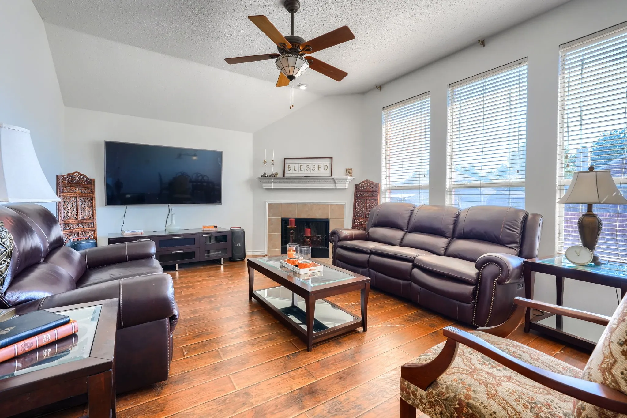 Single Family Residence For Sale in Dallas County , 5402 Onset Bay Drive, Rowlett, Texas 75089, 4 Bedroom, 2 Bathroom, 2 Garage spaces, 2,255 Sqft, built in 2001, mls#21407375, Real Estate Agent in Rowlett, Homes For Sale in Dallas county, Homes For Sale in Rowlett, Realtor in Rowlett Texas, Real Estate Brokerage Independent Realty Texas, Luminita Cordes Realtor
