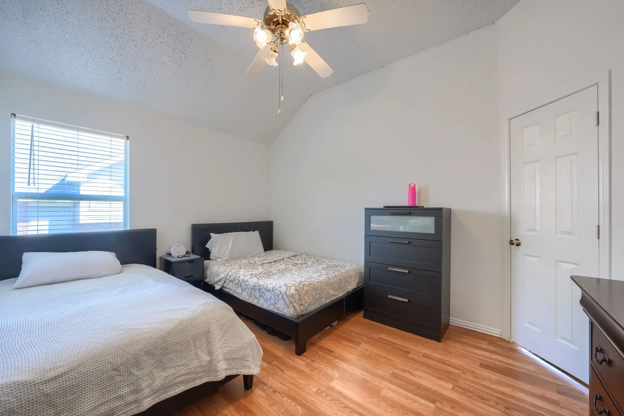 Single Family Residence For Sale in Dallas County , 5402 Onset Bay Drive, Rowlett, Texas 75089, 4 Bedroom, 2 Bathroom, 2 Garage spaces, 2,255 Sqft, built in 2001, mls#21407375, Real Estate Agent in Rowlett, Homes For Sale in Dallas county, Homes For Sale in Rowlett, Realtor in Rowlett Texas, Real Estate Brokerage Independent Realty Texas, Luminita Cordes Realtor