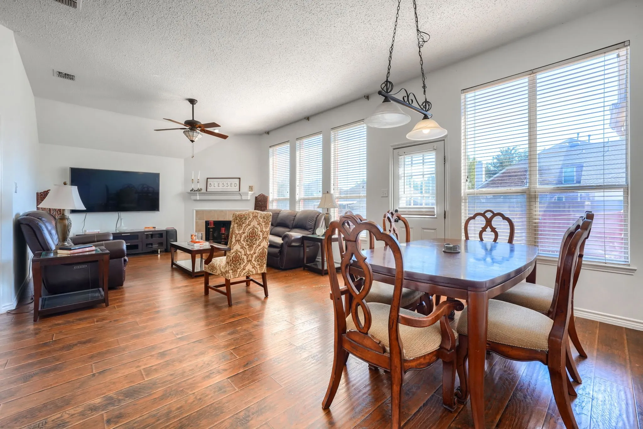 Single Family Residence For Sale in Dallas County , 5402 Onset Bay Drive, Rowlett, Texas 75089, 4 Bedroom, 2 Bathroom, 2 Garage spaces, 2,255 Sqft, built in 2001, mls#21407375, Real Estate Agent in Rowlett, Homes For Sale in Dallas county, Homes For Sale in Rowlett, Realtor in Rowlett Texas, Real Estate Brokerage Independent Realty Texas, Luminita Cordes Realtor
