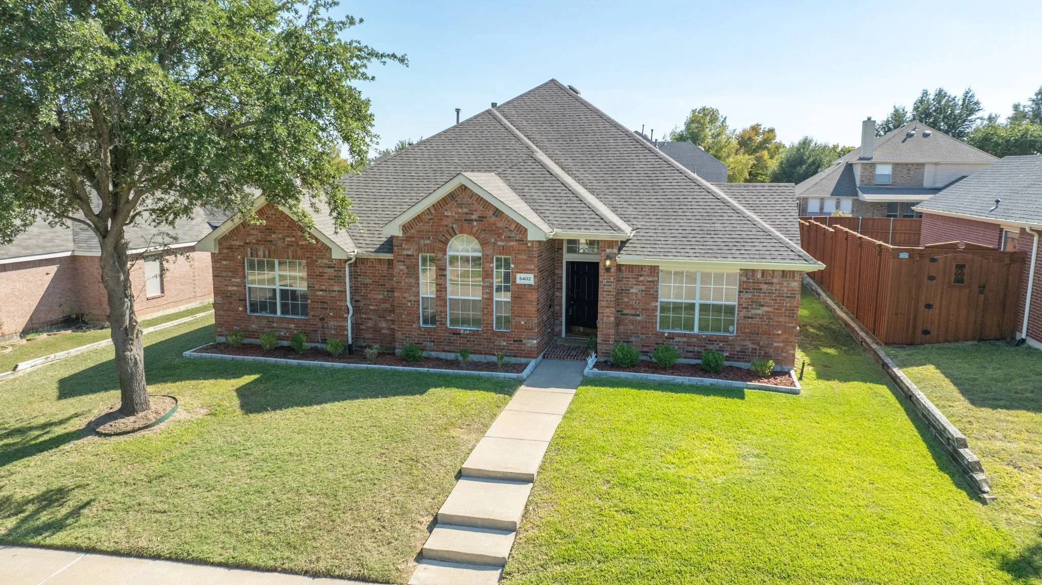 Single Family Residence For Sale in Dallas County , 5402 Onset Bay Drive, Rowlett, Texas 75089, 4 Bedroom, 2 Bathroom, 2 Garage spaces, 2,255 Sqft, built in 2001, mls#21407375, Real Estate Agent in Rowlett, Homes For Sale in Dallas county, Homes For Sale in Rowlett, Realtor in Rowlett Texas, Real Estate Brokerage Independent Realty Texas, Luminita Cordes Realtor