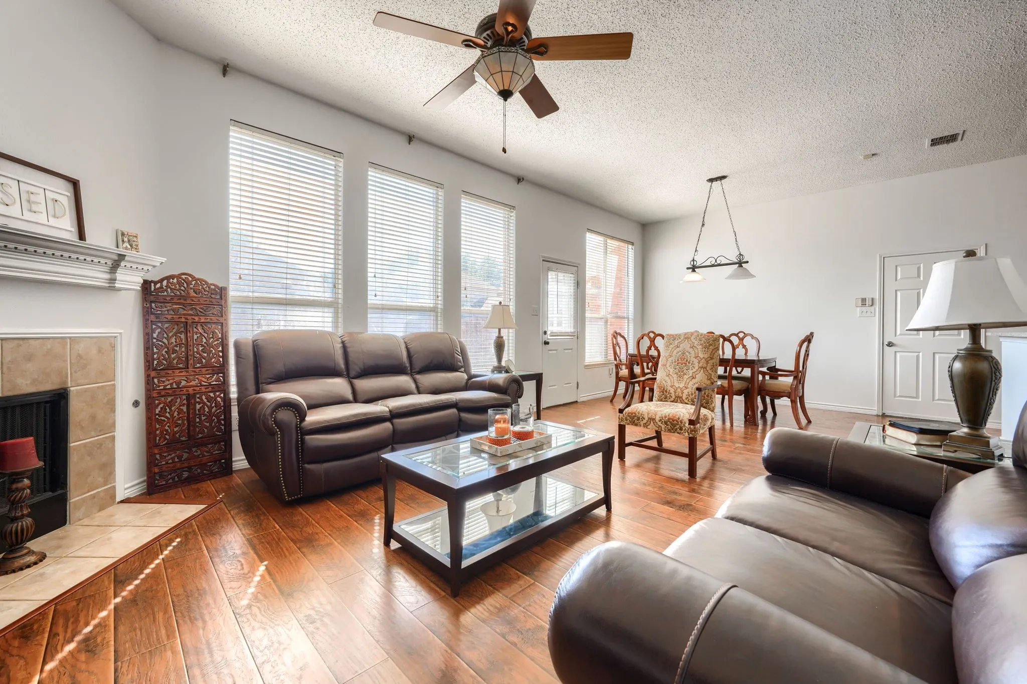 Single Family Residence For Sale in Dallas County , 5402 Onset Bay Drive, Rowlett, Texas 75089, 4 Bedroom, 2 Bathroom, 2 Garage spaces, 2,255 Sqft, built in 2001, mls#21407375, Real Estate Agent in Rowlett, Homes For Sale in Dallas county, Homes For Sale in Rowlett, Realtor in Rowlett Texas, Real Estate Brokerage Independent Realty Texas, Luminita Cordes Realtor