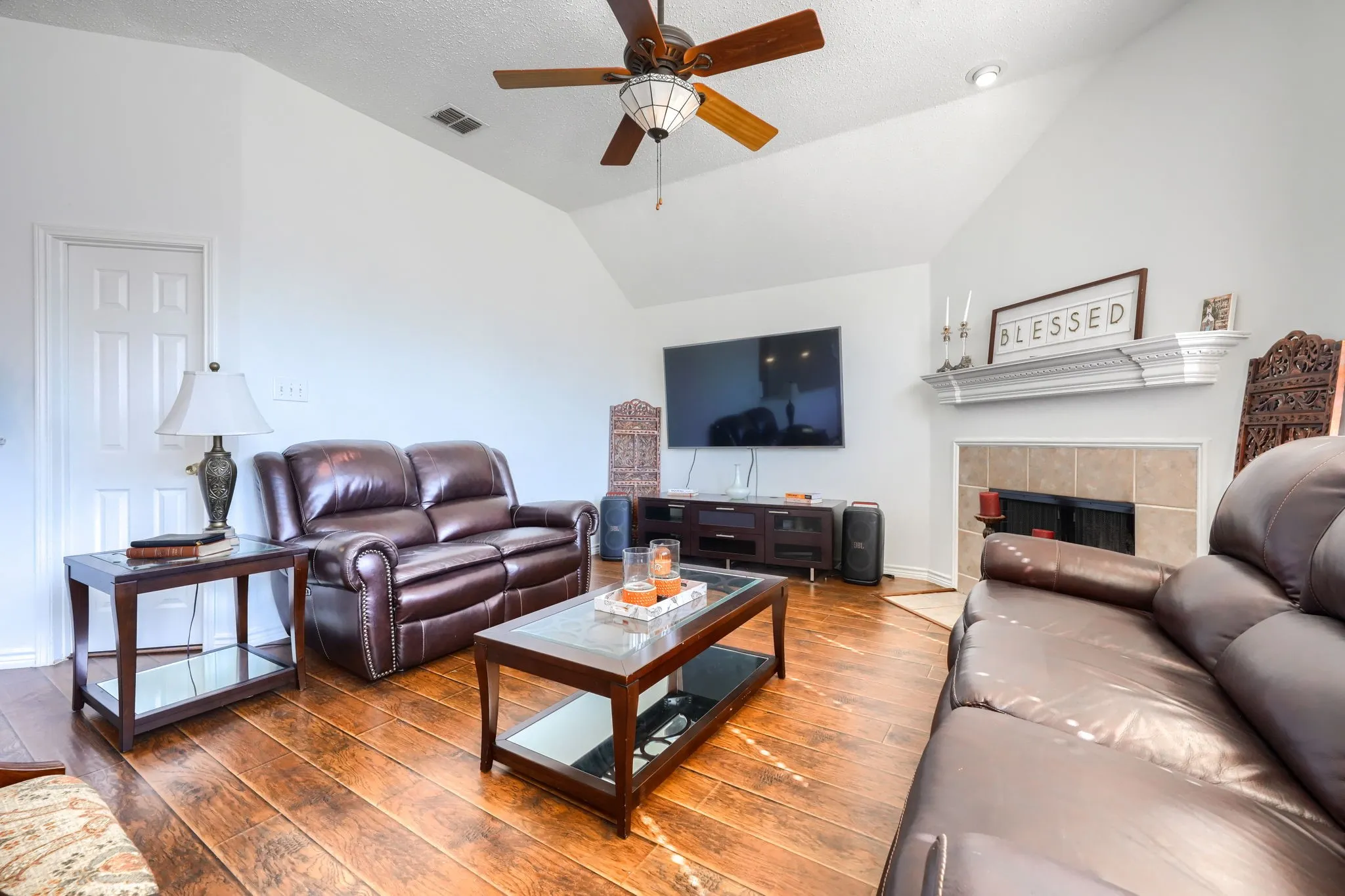Single Family Residence For Sale in Dallas County , 5402 Onset Bay Drive, Rowlett, Texas 75089, 4 Bedroom, 2 Bathroom, 2 Garage spaces, 2,255 Sqft, built in 2001, mls#21407375, Real Estate Agent in Rowlett, Homes For Sale in Dallas county, Homes For Sale in Rowlett, Realtor in Rowlett Texas, Real Estate Brokerage Independent Realty Texas, Luminita Cordes Realtor