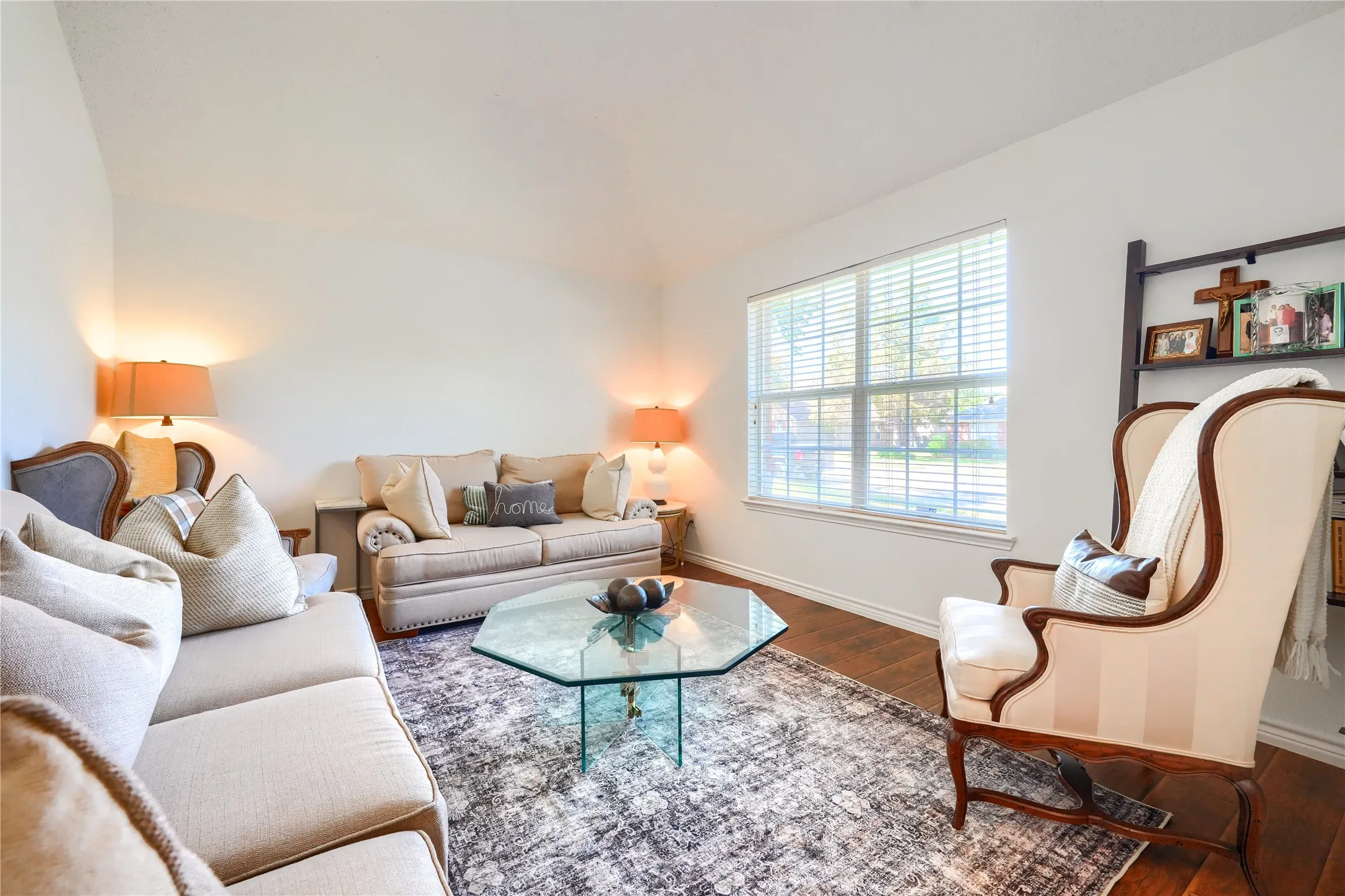 Single Family Residence For Sale in Dallas County , 5402 Onset Bay Drive, Rowlett, Texas 75089, 4 Bedroom, 2 Bathroom, 2 Garage spaces, 2,255 Sqft, built in 2001, mls#21407375, Real Estate Agent in Rowlett, Homes For Sale in Dallas county, Homes For Sale in Rowlett, Realtor in Rowlett Texas, Real Estate Brokerage Independent Realty Texas, Luminita Cordes Realtor