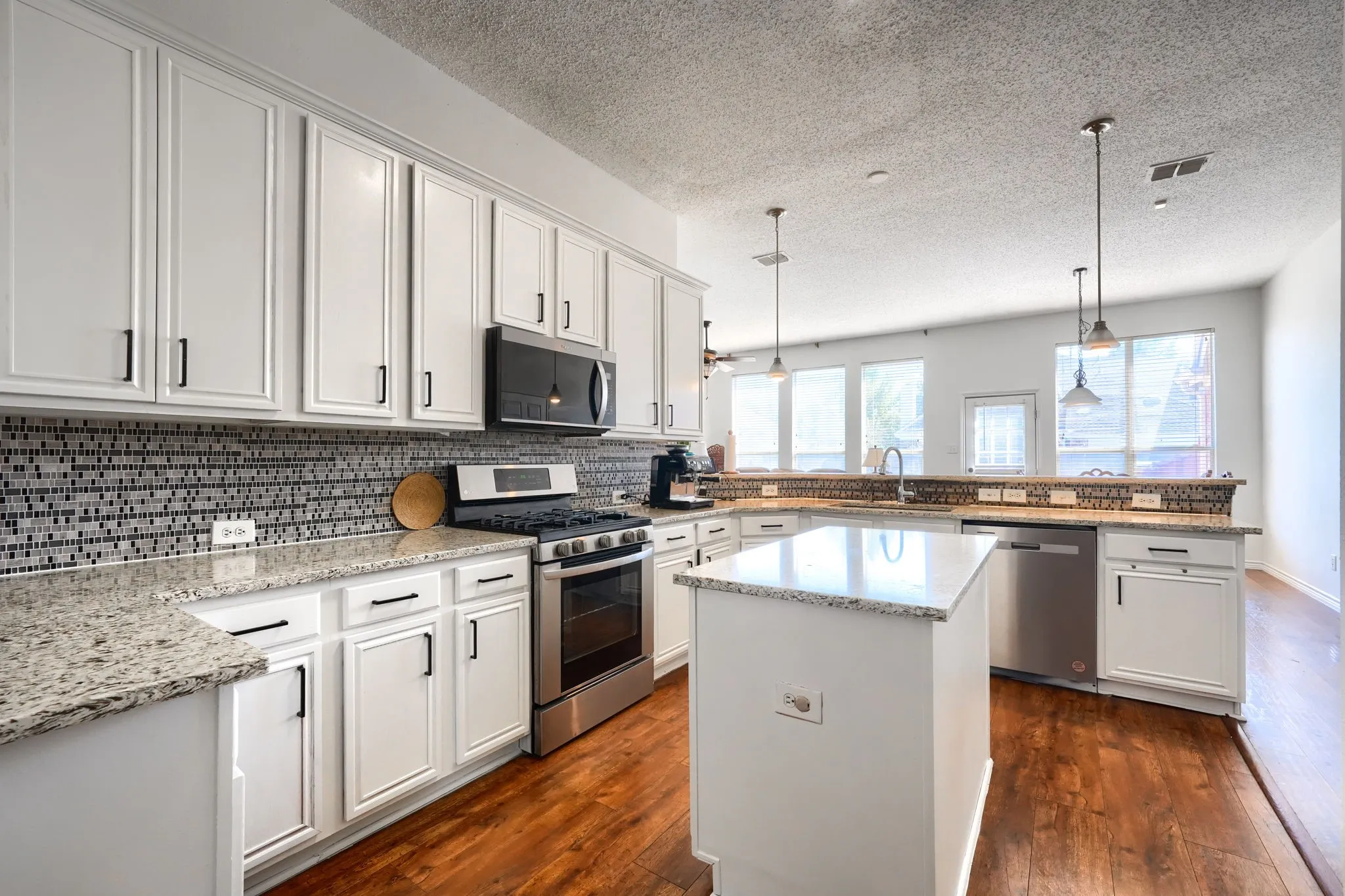 Single Family Residence For Sale in Dallas County , 5402 Onset Bay Drive, Rowlett, Texas 75089, 4 Bedroom, 2 Bathroom, 2 Garage spaces, 2,255 Sqft, built in 2001, mls#21407375, Real Estate Agent in Rowlett, Homes For Sale in Dallas county, Homes For Sale in Rowlett, Realtor in Rowlett Texas, Real Estate Brokerage Independent Realty Texas, Luminita Cordes Realtor