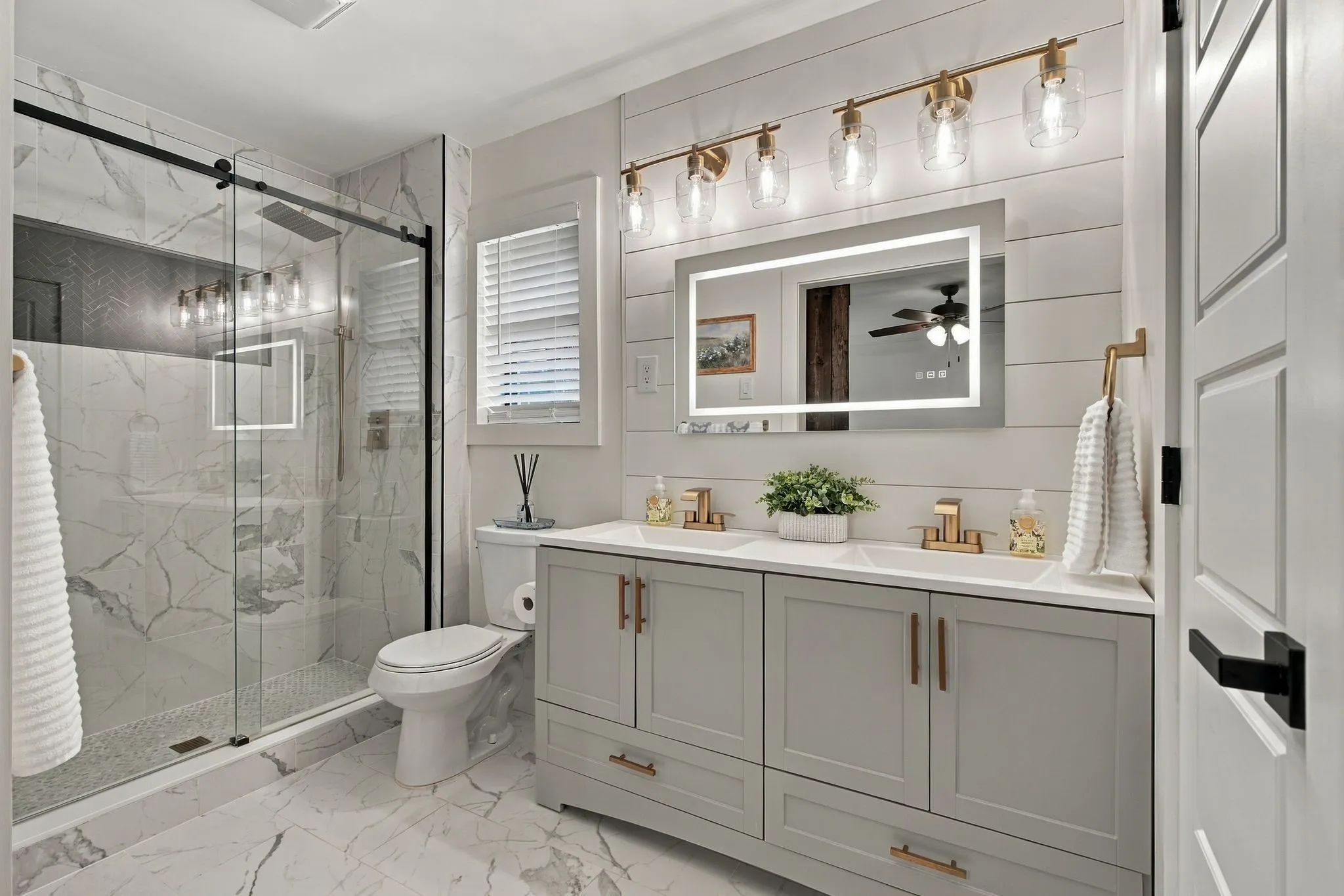 Single Family Residence For Sale in Tarrant County , 2205 Sierra Drive, Grapevine, Texas 76051, 3 Bedroom, 2 Bathroom, 2 Garage spaces, 1,454 Sqft, built in 1978, mls#21407518, Real Estate Agent in Grapevine, Homes For Sale in Tarrant county, Homes For Sale in Grapevine, Realtor in Grapevine Texas, Real Estate Brokerage Independent Realty Texas, Luminita Cordes Realtor