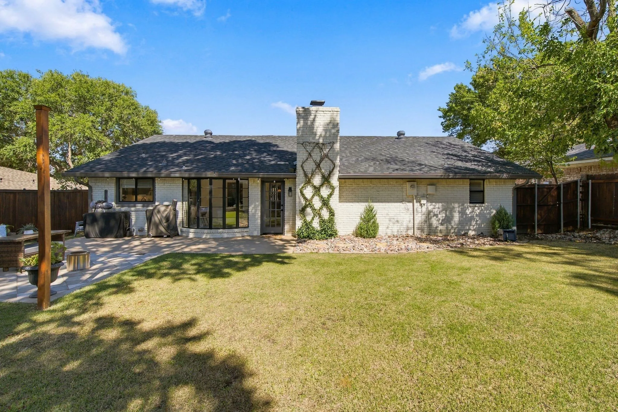 Single Family Residence For Sale in Tarrant County , 2205 Sierra Drive, Grapevine, Texas 76051, 3 Bedroom, 2 Bathroom, 2 Garage spaces, 1,454 Sqft, built in 1978, mls#21407518, Real Estate Agent in Grapevine, Homes For Sale in Tarrant county, Homes For Sale in Grapevine, Realtor in Grapevine Texas, Real Estate Brokerage Independent Realty Texas, Luminita Cordes Realtor