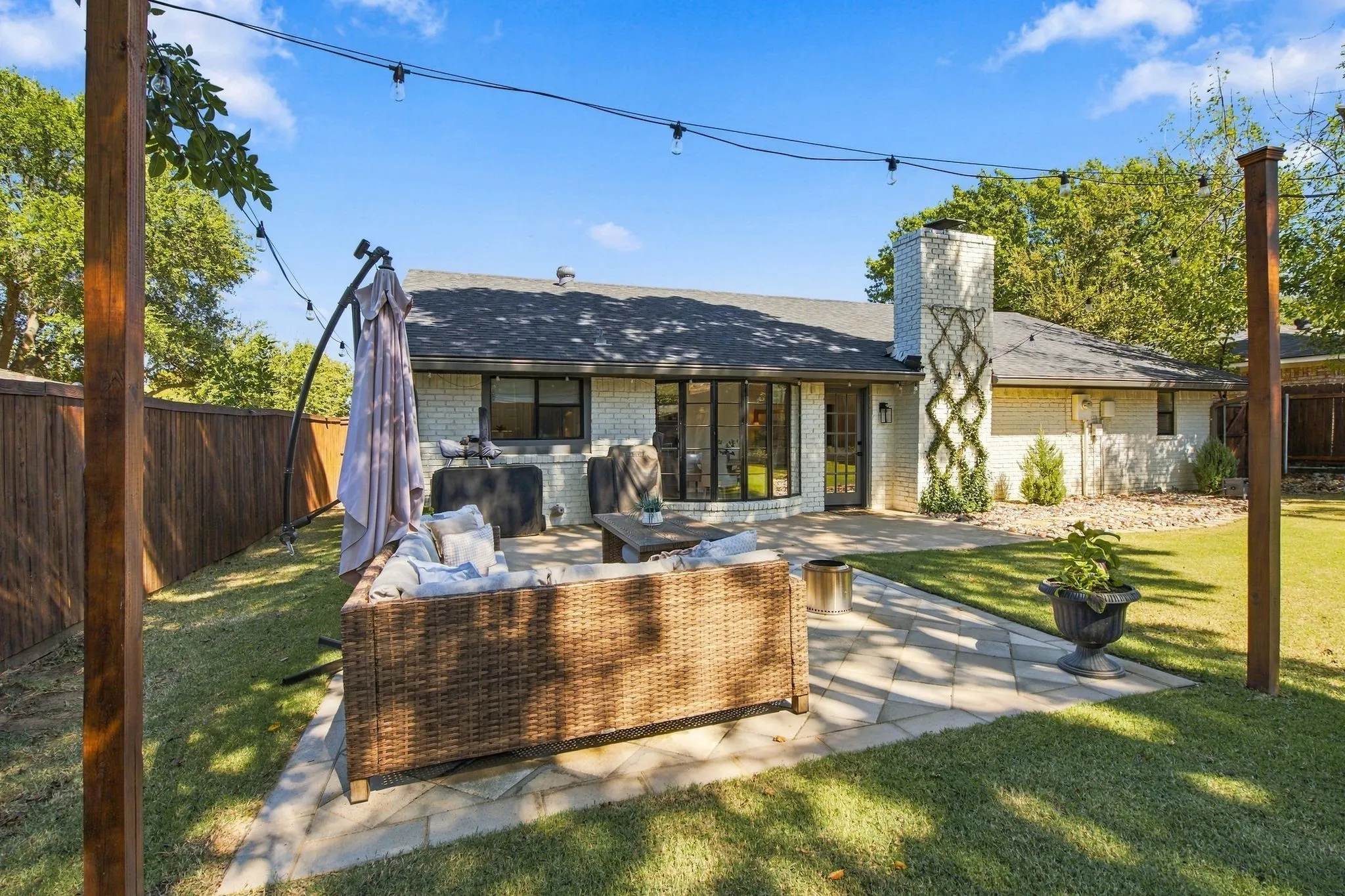 Single Family Residence For Sale in Tarrant County , 2205 Sierra Drive, Grapevine, Texas 76051, 3 Bedroom, 2 Bathroom, 2 Garage spaces, 1,454 Sqft, built in 1978, mls#21407518, Real Estate Agent in Grapevine, Homes For Sale in Tarrant county, Homes For Sale in Grapevine, Realtor in Grapevine Texas, Real Estate Brokerage Independent Realty Texas, Luminita Cordes Realtor
