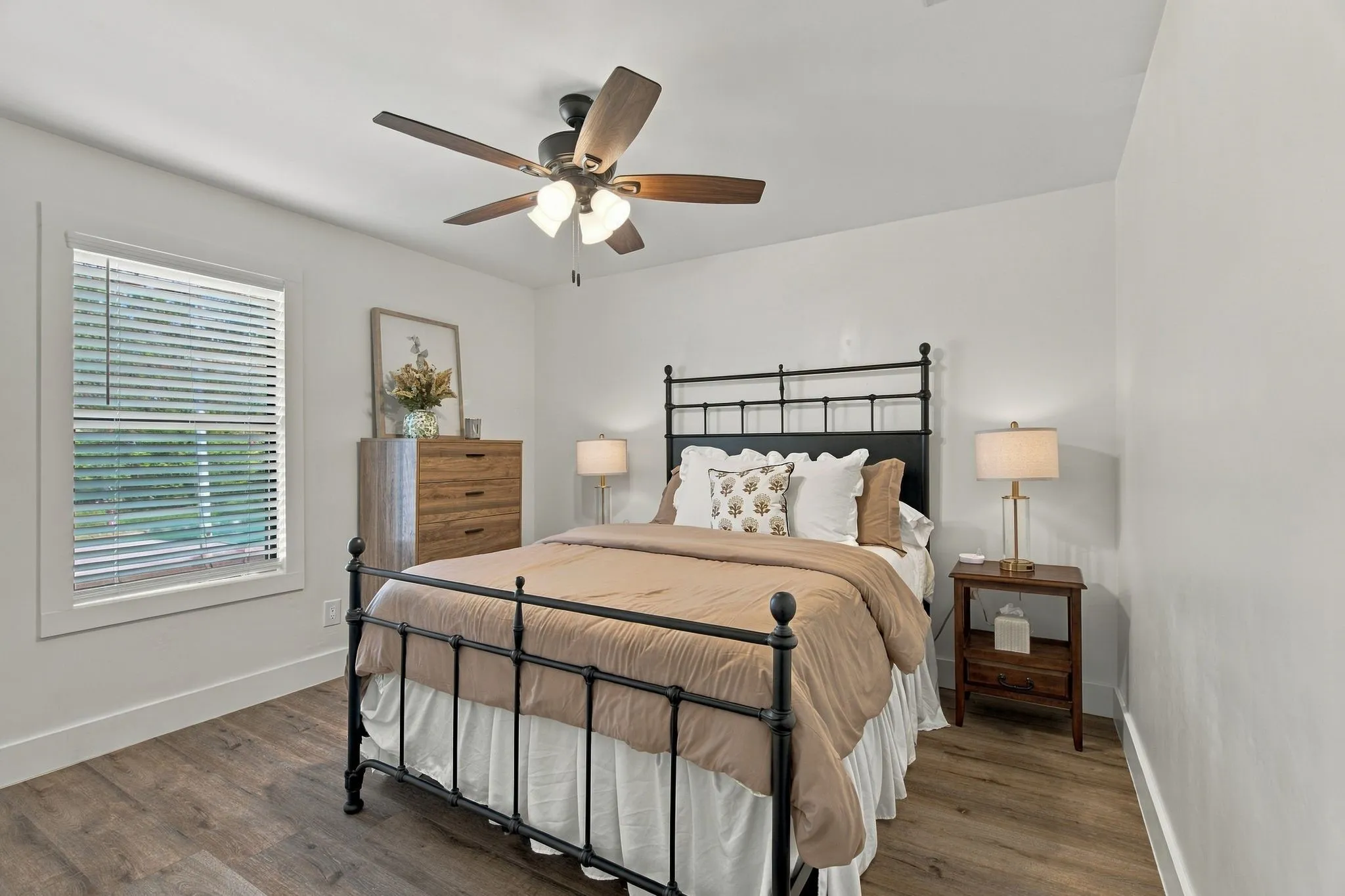Single Family Residence For Sale in Tarrant County , 2205 Sierra Drive, Grapevine, Texas 76051, 3 Bedroom, 2 Bathroom, 2 Garage spaces, 1,454 Sqft, built in 1978, mls#21407518, Real Estate Agent in Grapevine, Homes For Sale in Tarrant county, Homes For Sale in Grapevine, Realtor in Grapevine Texas, Real Estate Brokerage Independent Realty Texas, Luminita Cordes Realtor