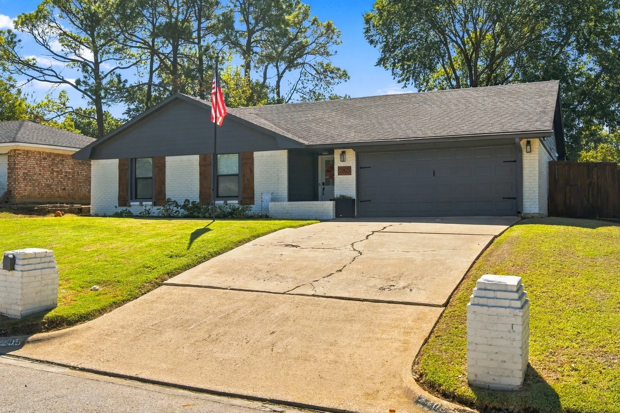 Single Family Residence For Sale in Tarrant County , 2205 Sierra Drive, Grapevine, Texas 76051, 3 Bedroom, 2 Bathroom, 2 Garage spaces, 1,454 Sqft, built in 1978, mls#21407518, Real Estate Agent in Grapevine, Homes For Sale in Tarrant county, Homes For Sale in Grapevine, Realtor in Grapevine Texas, Real Estate Brokerage Independent Realty Texas, Luminita Cordes Realtor