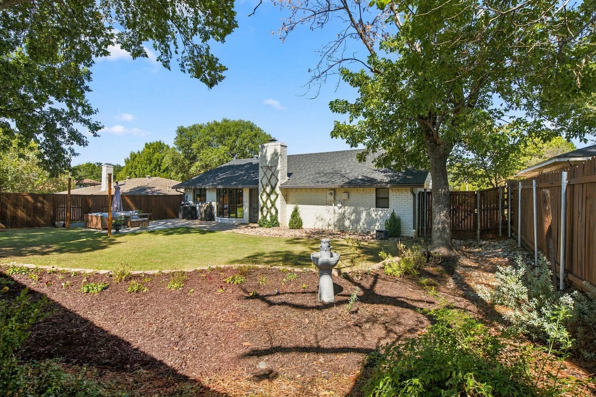 Single Family Residence For Sale in Tarrant County , 2205 Sierra Drive, Grapevine, Texas 76051, 3 Bedroom, 2 Bathroom, 2 Garage spaces, 1,454 Sqft, built in 1978, mls#21407518, Real Estate Agent in Grapevine, Homes For Sale in Tarrant county, Homes For Sale in Grapevine, Realtor in Grapevine Texas, Real Estate Brokerage Independent Realty Texas, Luminita Cordes Realtor