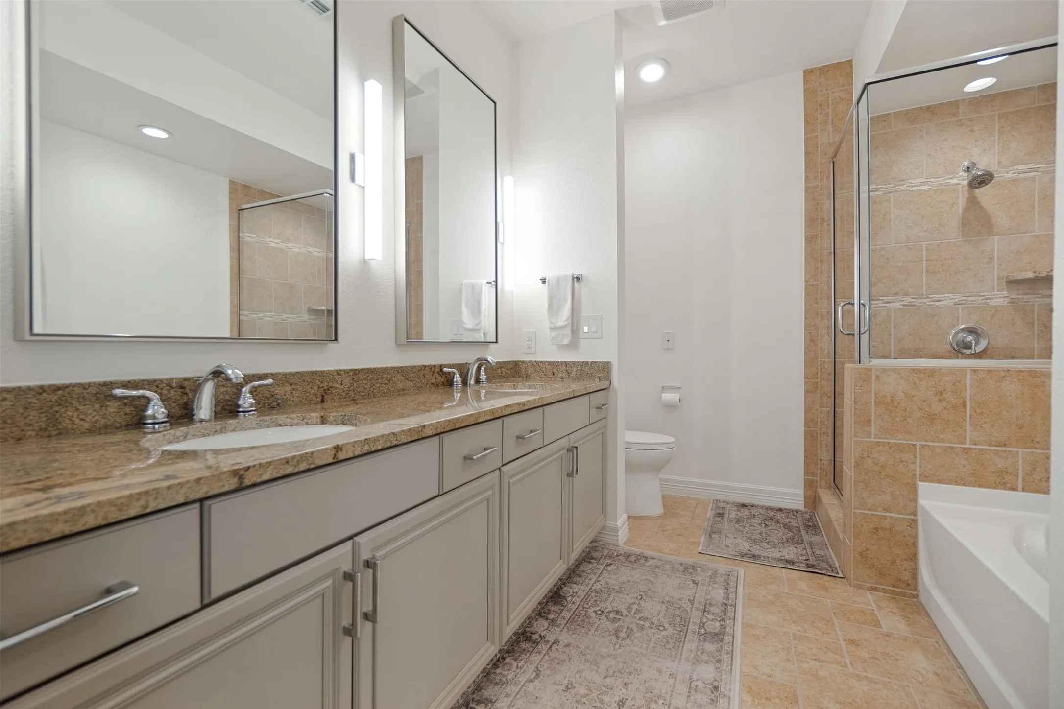 Condominium For Sale in Dallas County , 8616 Turtle Creek Boulevard 214, Dallas, Texas 75225, 2 Bedroom, 3 Bathroom, 3 Garage spaces, 1,949 Sqft, built in 2006, mls#21407493, Real Estate Agent in Dallas, Homes For Sale in Dallas county, Homes For Sale in Dallas, Realtor in Dallas Texas, Real Estate Brokerage Independent Realty Texas, Luminita Cordes Realtor
