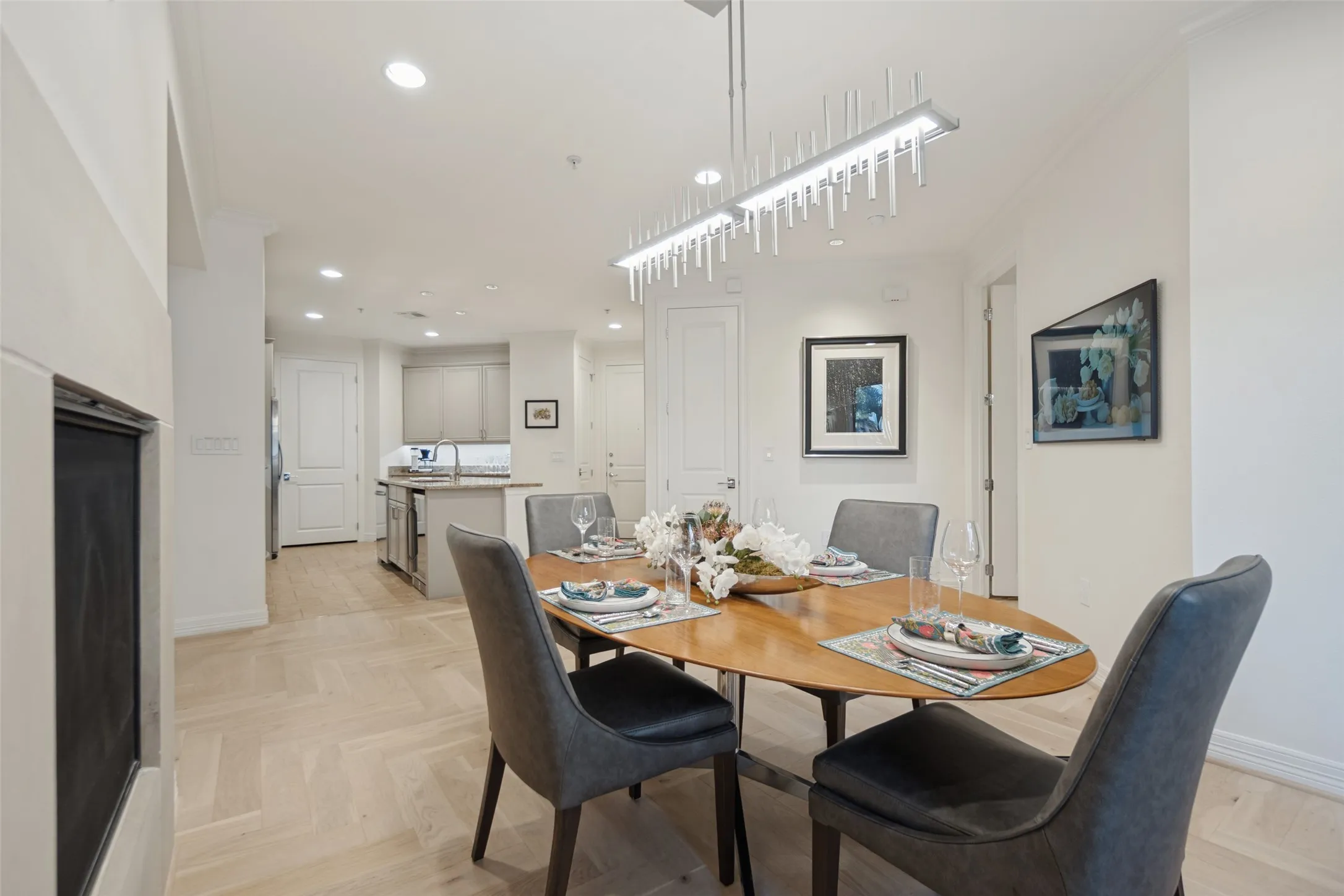 Condominium For Sale in Dallas County , 8616 Turtle Creek Boulevard 214, Dallas, Texas 75225, 2 Bedroom, 3 Bathroom, 3 Garage spaces, 1,949 Sqft, built in 2006, mls#21407493, Real Estate Agent in Dallas, Homes For Sale in Dallas county, Homes For Sale in Dallas, Realtor in Dallas Texas, Real Estate Brokerage Independent Realty Texas, Luminita Cordes Realtor