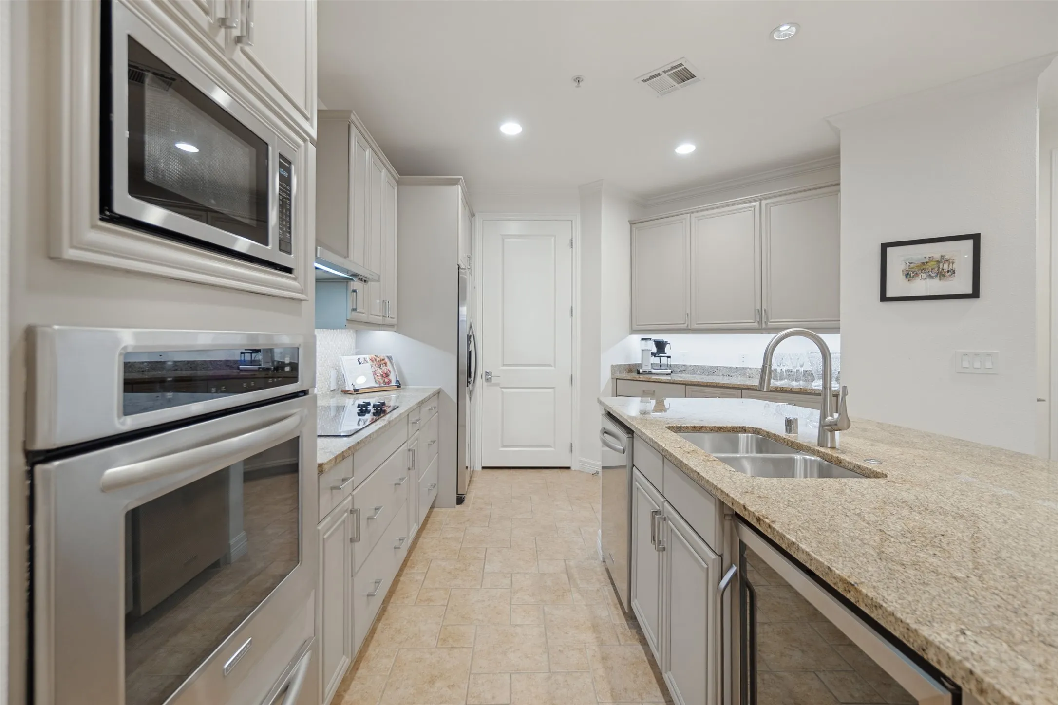 Condominium For Sale in Dallas County , 8616 Turtle Creek Boulevard 214, Dallas, Texas 75225, 2 Bedroom, 3 Bathroom, 3 Garage spaces, 1,949 Sqft, built in 2006, mls#21407493, Real Estate Agent in Dallas, Homes For Sale in Dallas county, Homes For Sale in Dallas, Realtor in Dallas Texas, Real Estate Brokerage Independent Realty Texas, Luminita Cordes Realtor
