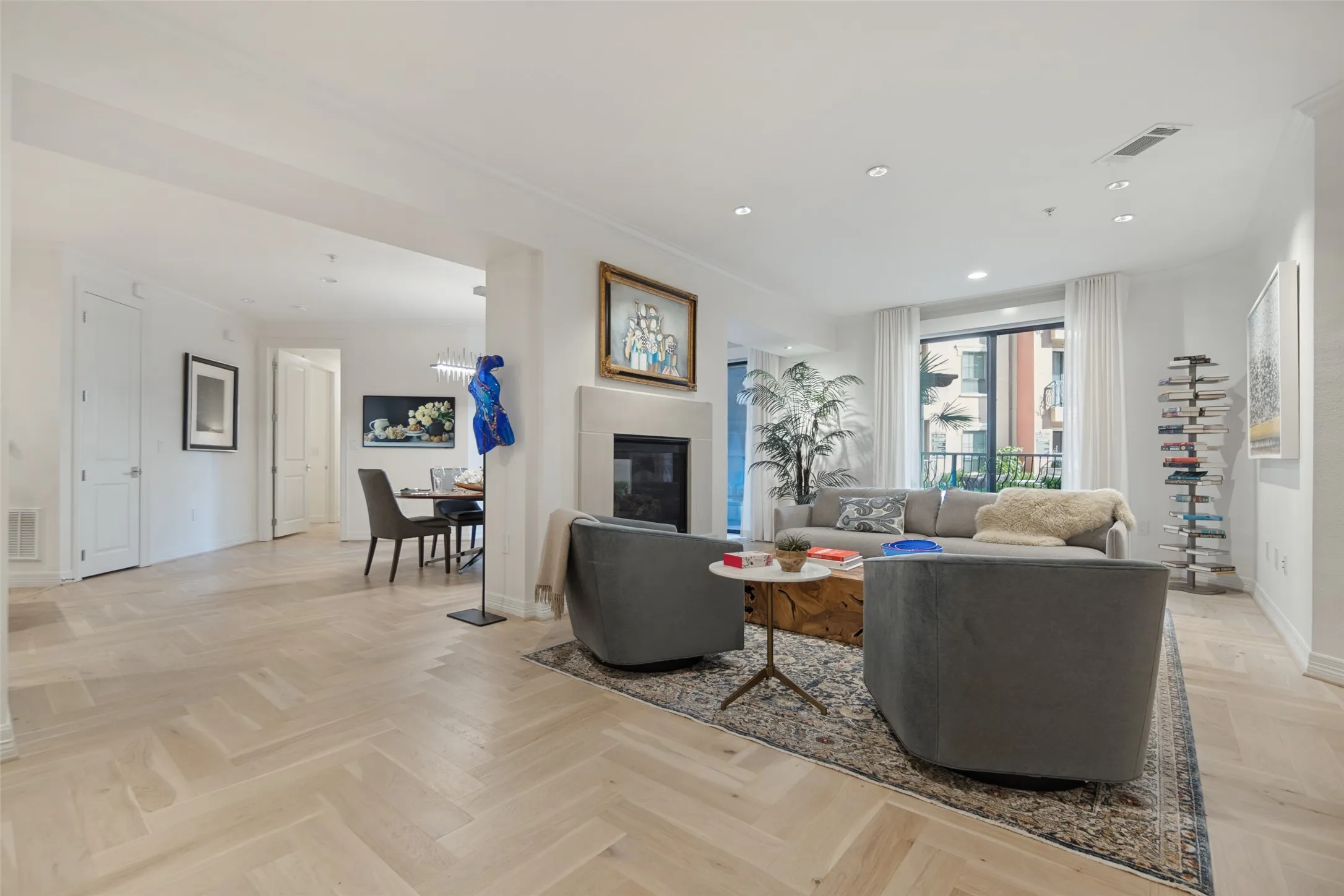 Condominium For Sale in Dallas County , 8616 Turtle Creek Boulevard 214, Dallas, Texas 75225, 2 Bedroom, 3 Bathroom, 3 Garage spaces, 1,949 Sqft, built in 2006, mls#21407493, Real Estate Agent in Dallas, Homes For Sale in Dallas county, Homes For Sale in Dallas, Realtor in Dallas Texas, Real Estate Brokerage Independent Realty Texas, Luminita Cordes Realtor