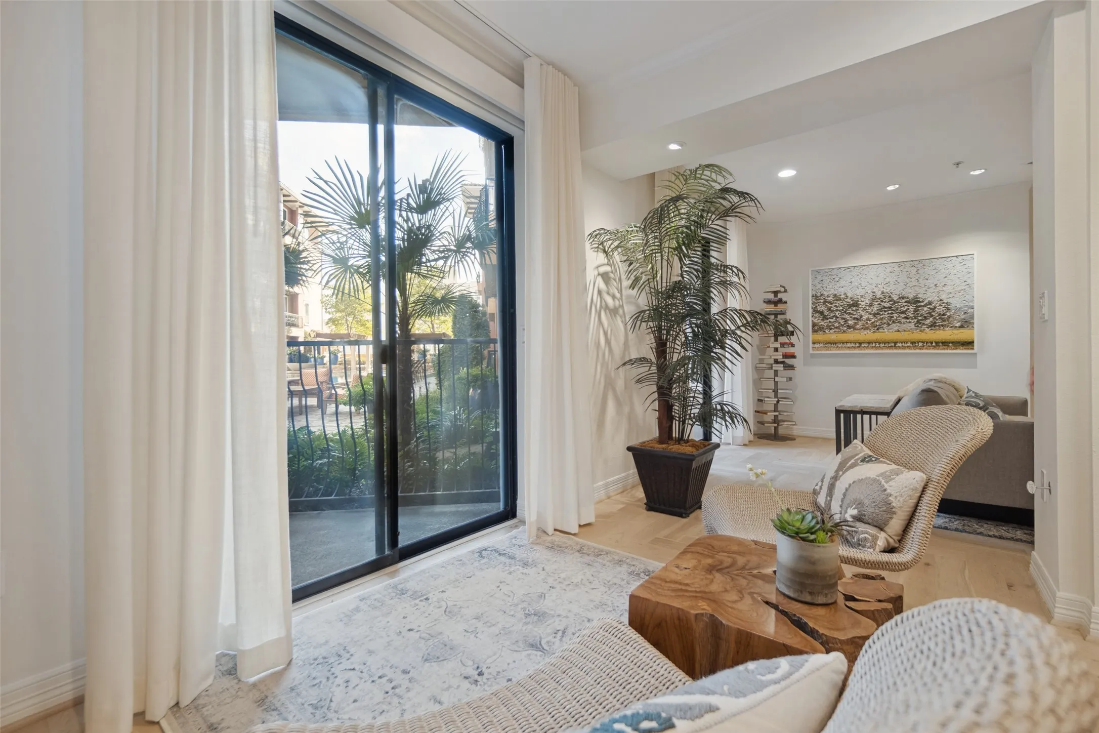 Condominium For Sale in Dallas County , 8616 Turtle Creek Boulevard 214, Dallas, Texas 75225, 2 Bedroom, 3 Bathroom, 3 Garage spaces, 1,949 Sqft, built in 2006, mls#21407493, Real Estate Agent in Dallas, Homes For Sale in Dallas county, Homes For Sale in Dallas, Realtor in Dallas Texas, Real Estate Brokerage Independent Realty Texas, Luminita Cordes Realtor