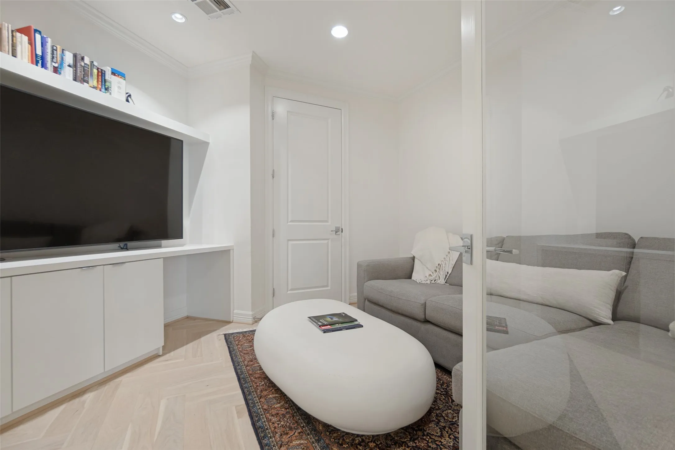 Condominium For Sale in Dallas County , 8616 Turtle Creek Boulevard 214, Dallas, Texas 75225, 2 Bedroom, 3 Bathroom, 3 Garage spaces, 1,949 Sqft, built in 2006, mls#21407493, Real Estate Agent in Dallas, Homes For Sale in Dallas county, Homes For Sale in Dallas, Realtor in Dallas Texas, Real Estate Brokerage Independent Realty Texas, Luminita Cordes Realtor