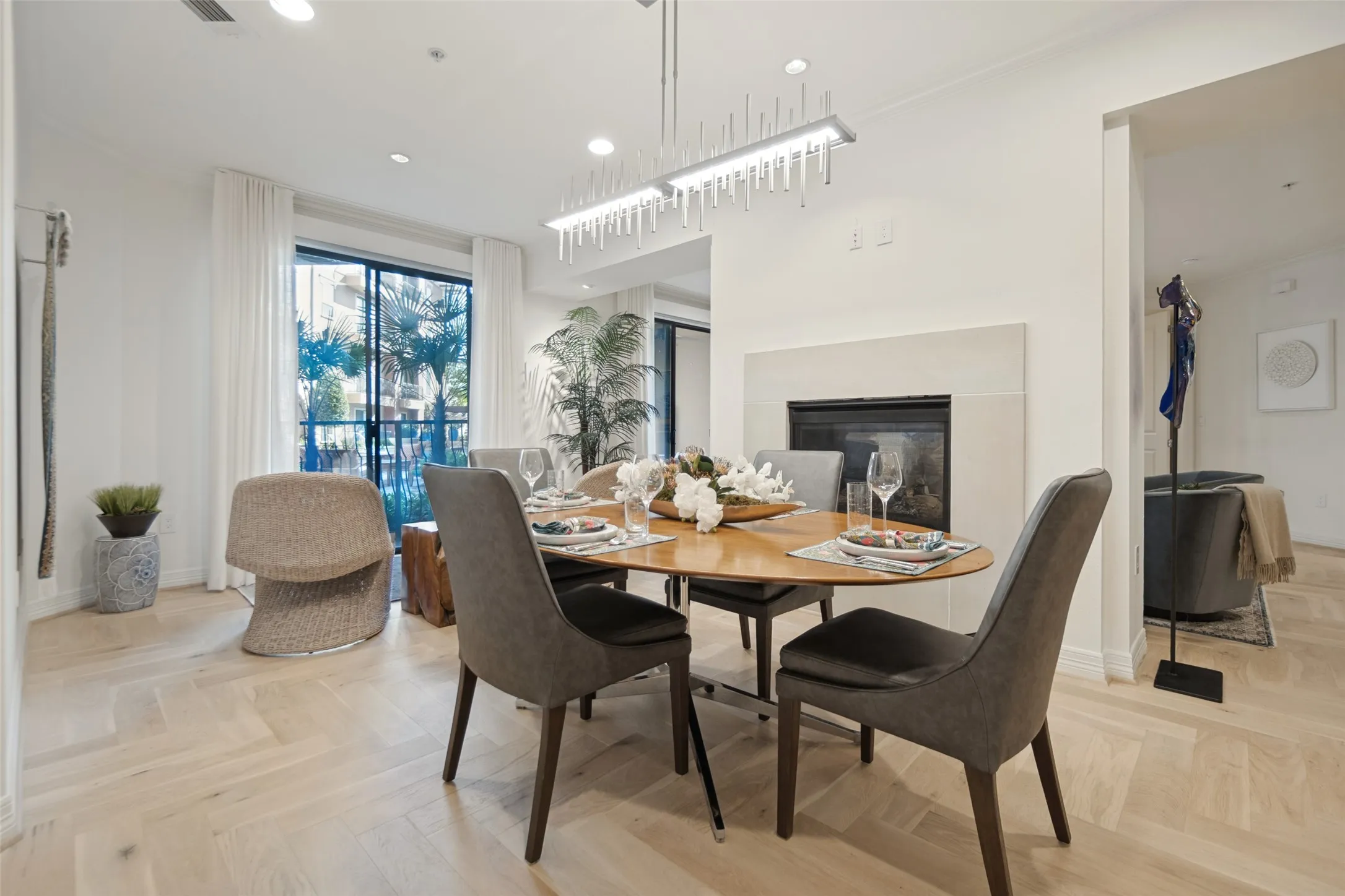 Condominium For Sale in Dallas County , 8616 Turtle Creek Boulevard 214, Dallas, Texas 75225, 2 Bedroom, 3 Bathroom, 3 Garage spaces, 1,949 Sqft, built in 2006, mls#21407493, Real Estate Agent in Dallas, Homes For Sale in Dallas county, Homes For Sale in Dallas, Realtor in Dallas Texas, Real Estate Brokerage Independent Realty Texas, Luminita Cordes Realtor