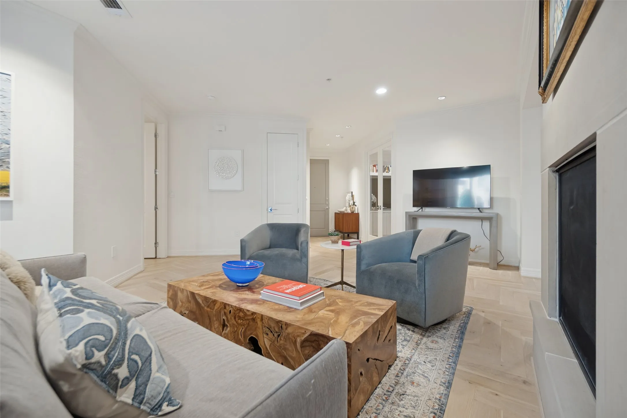 Condominium For Sale in Dallas County , 8616 Turtle Creek Boulevard 214, Dallas, Texas 75225, 2 Bedroom, 3 Bathroom, 3 Garage spaces, 1,949 Sqft, built in 2006, mls#21407493, Real Estate Agent in Dallas, Homes For Sale in Dallas county, Homes For Sale in Dallas, Realtor in Dallas Texas, Real Estate Brokerage Independent Realty Texas, Luminita Cordes Realtor