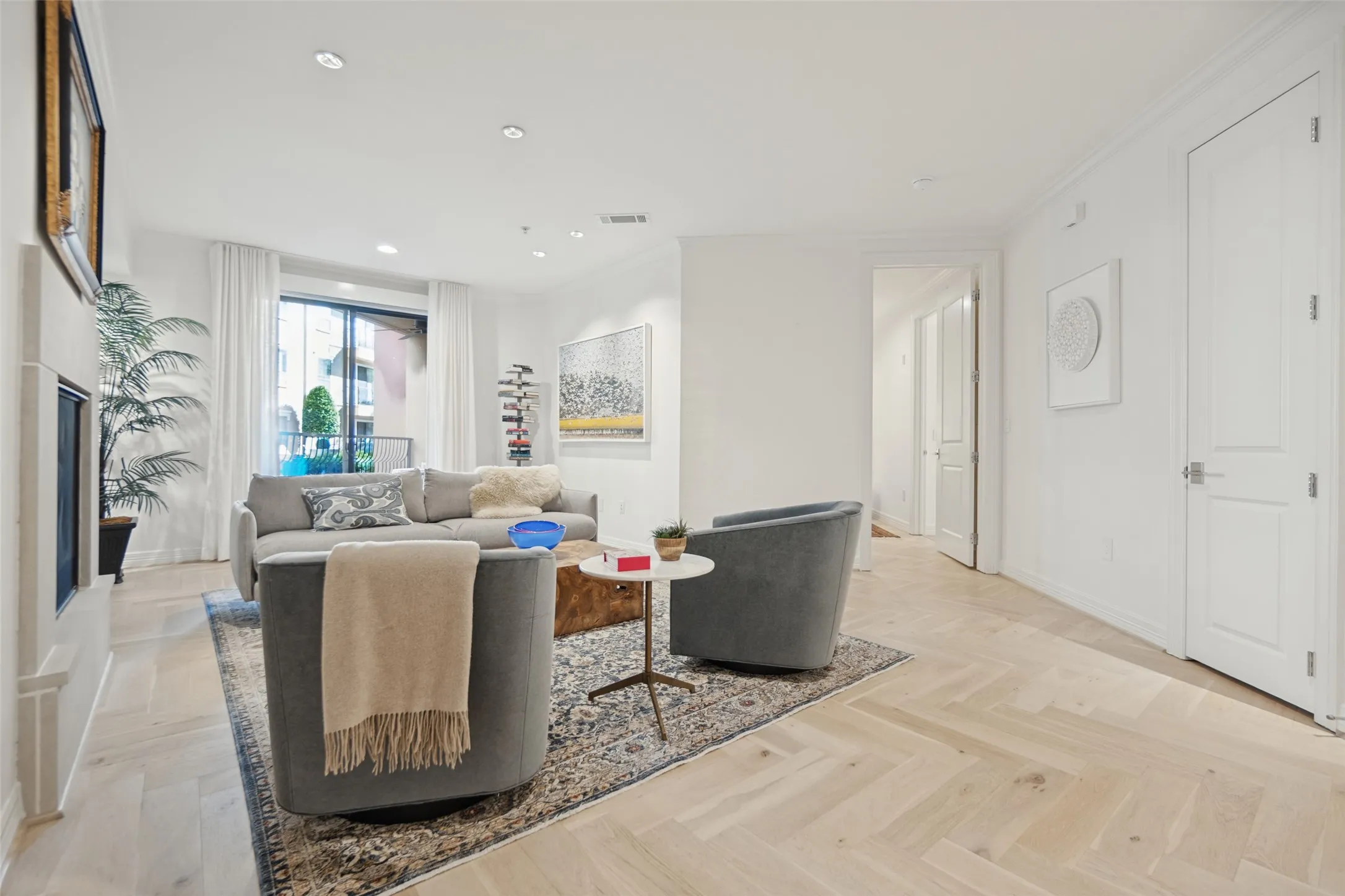 Condominium For Sale in Dallas County , 8616 Turtle Creek Boulevard 214, Dallas, Texas 75225, 2 Bedroom, 3 Bathroom, 3 Garage spaces, 1,949 Sqft, built in 2006, mls#21407493, Real Estate Agent in Dallas, Homes For Sale in Dallas county, Homes For Sale in Dallas, Realtor in Dallas Texas, Real Estate Brokerage Independent Realty Texas, Luminita Cordes Realtor